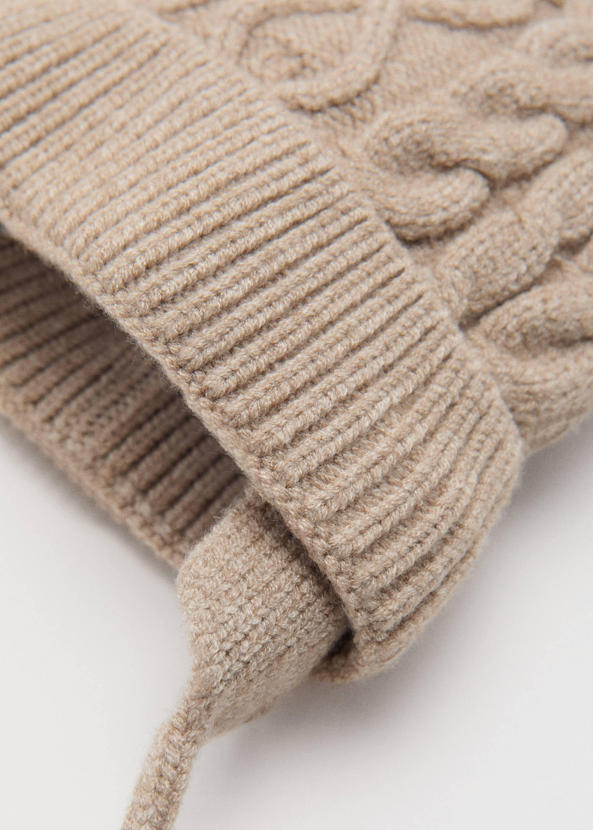 Knitted bobble hat - Details of the article 1