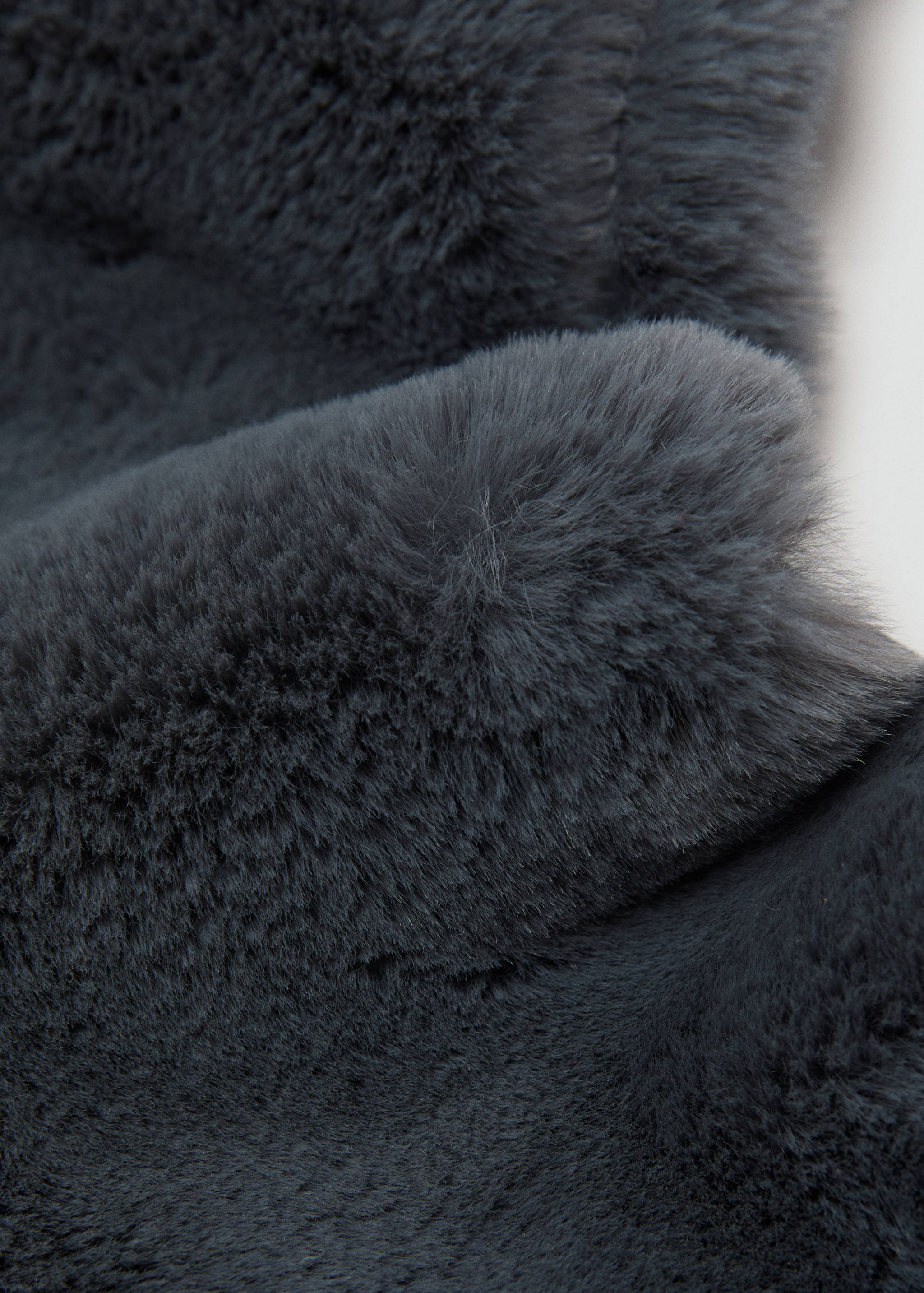 Faux-fur scarf - Details of the article 1