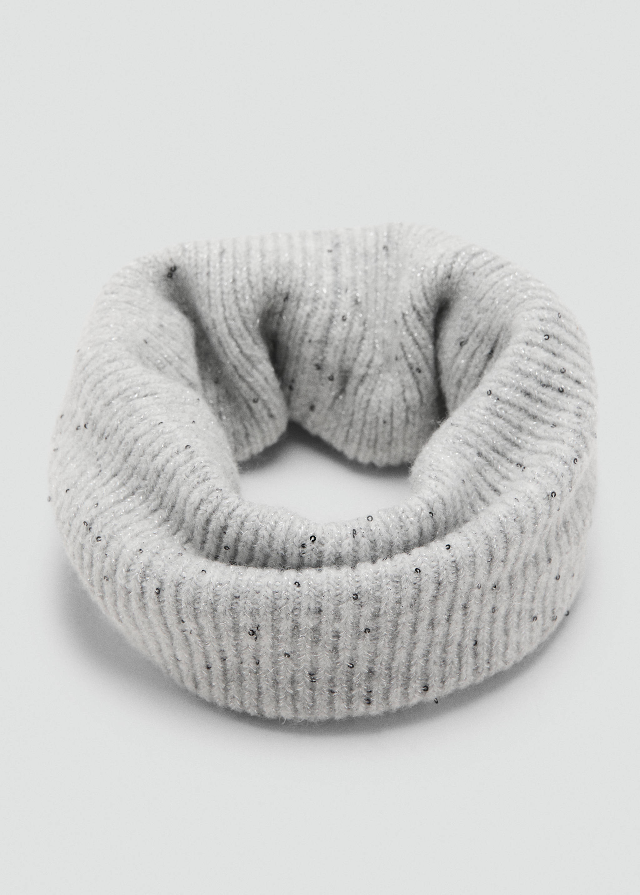 Knitted scarf with sequins - Details of the article 1