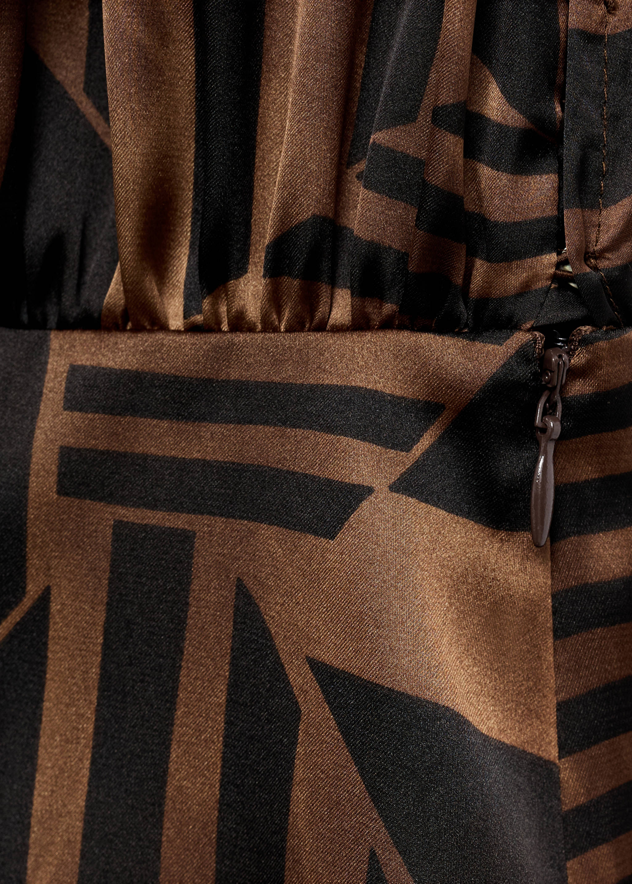 Vestido riscas acetinado - Pormenor do artigo 8