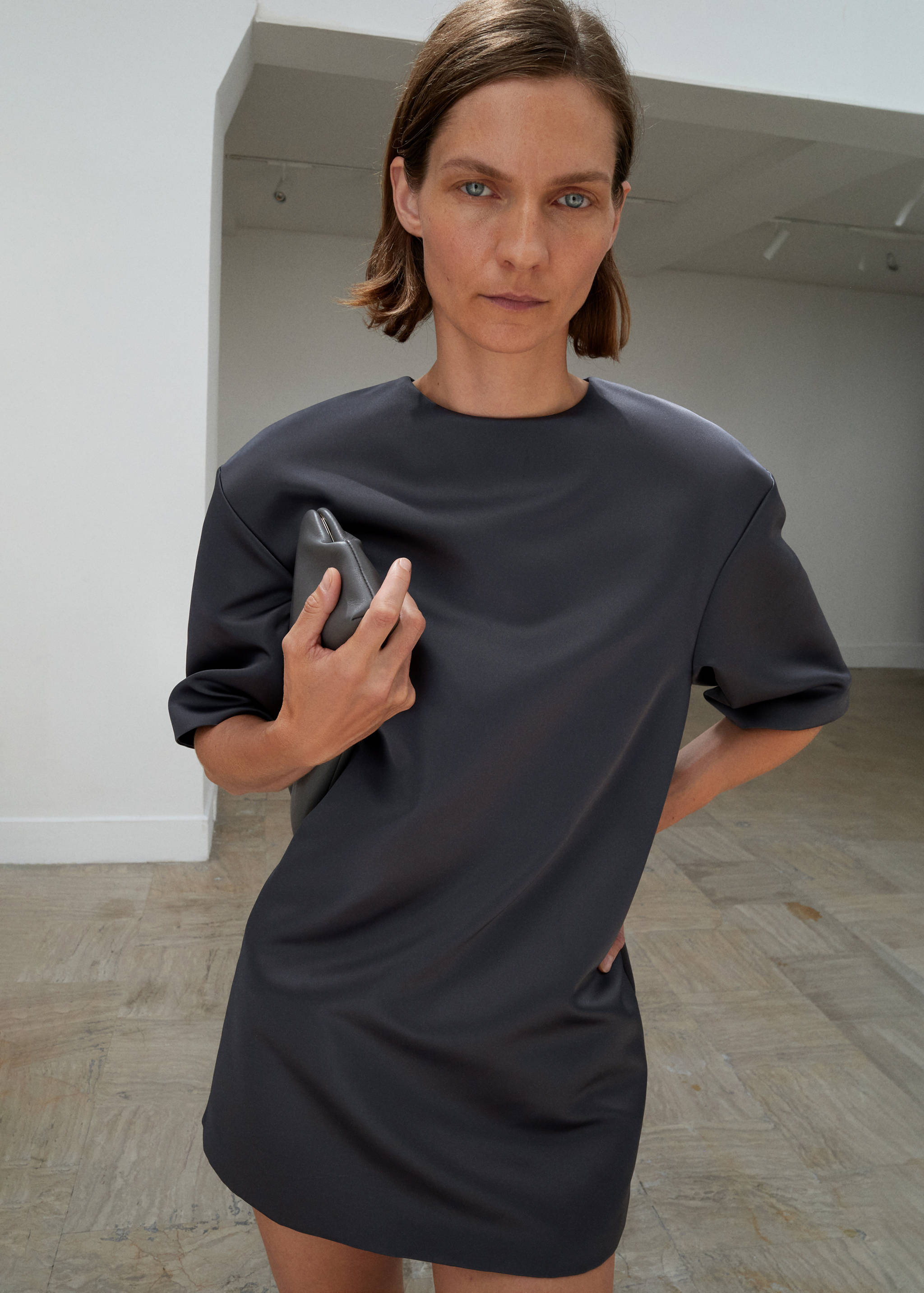 Short satin dress - Medium plane