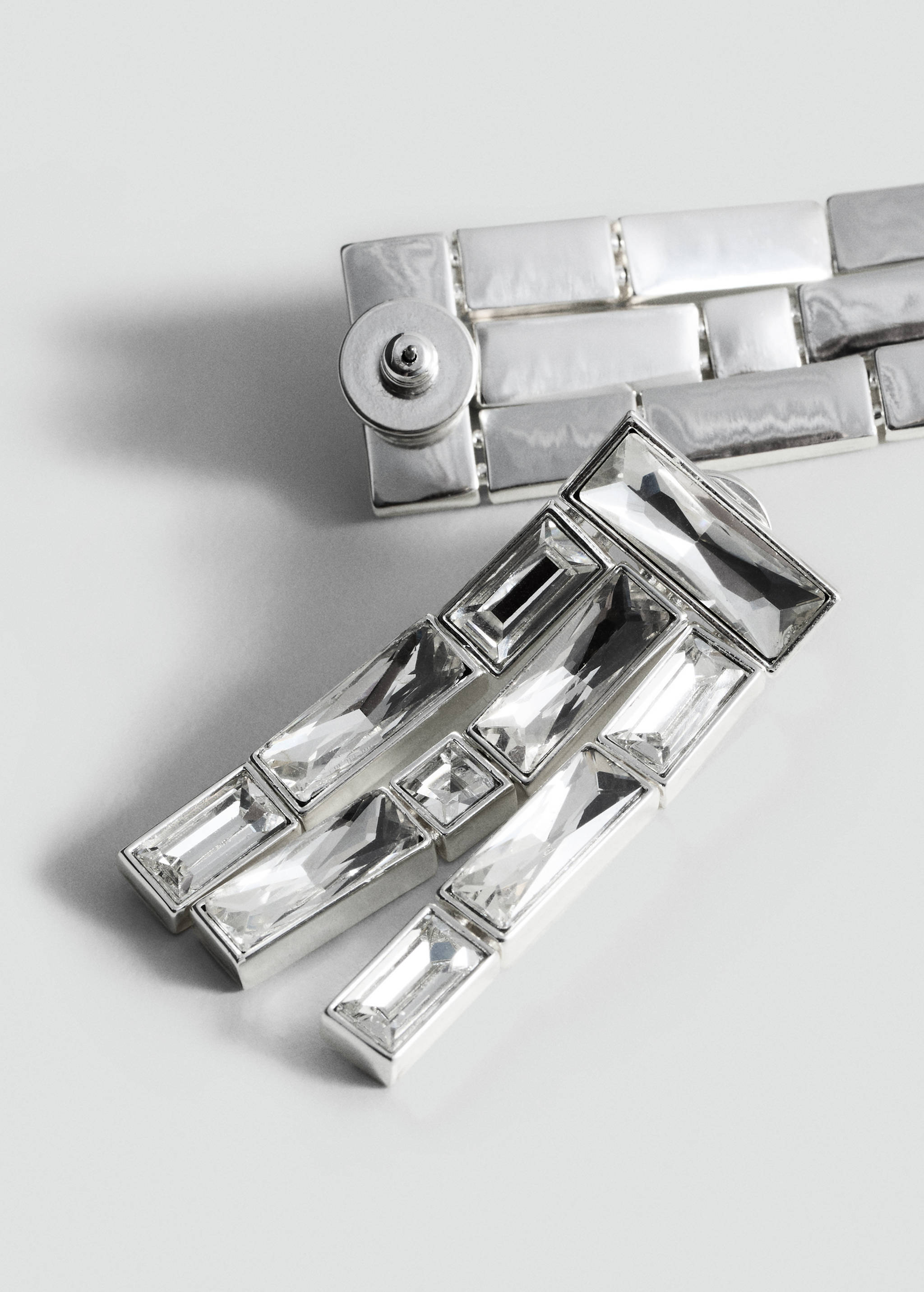 Boucles d'oreilles pendantes brides cristaux - Plan moyen