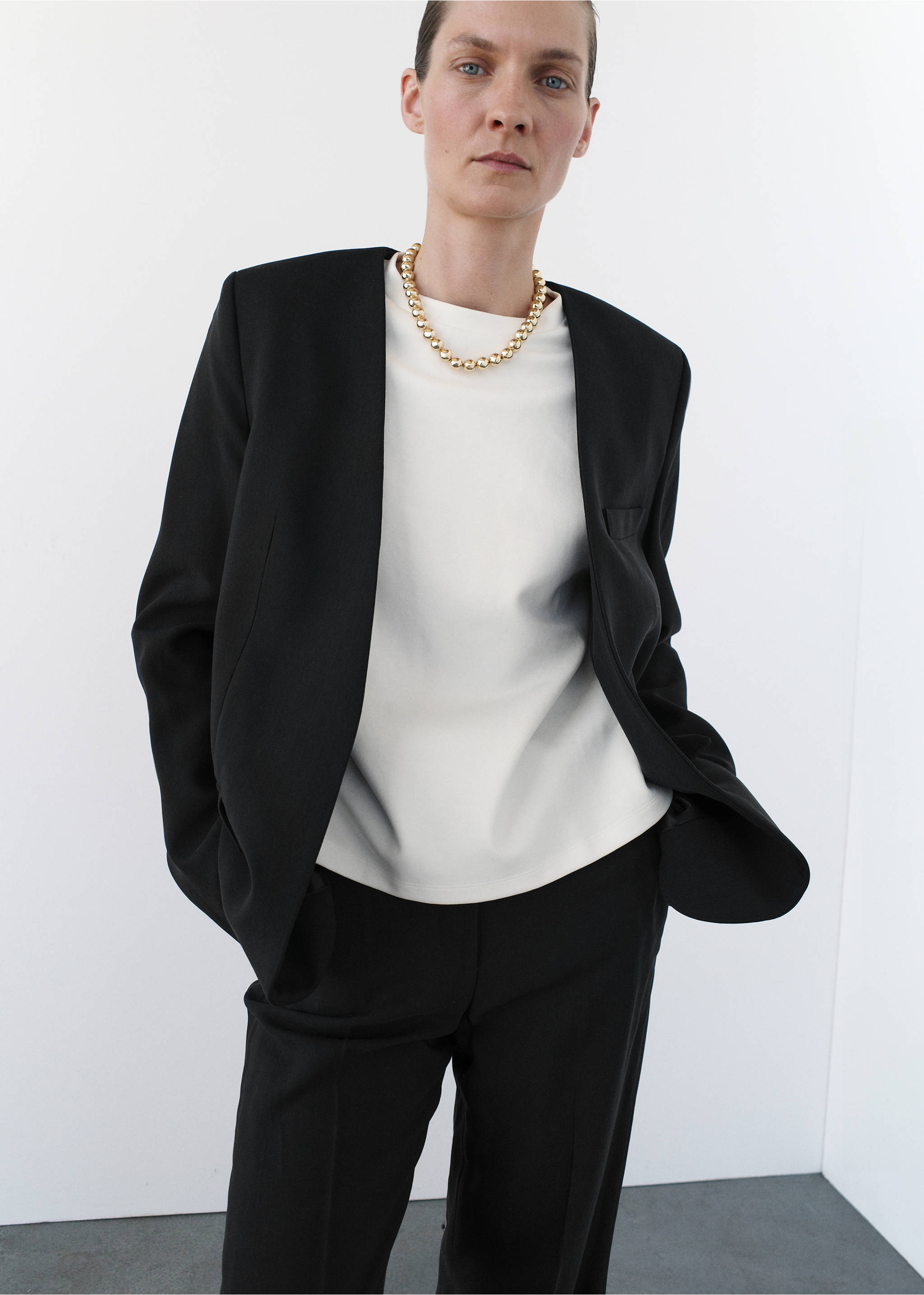 Suit blazer without lapels - Medium plane, Black. Ref: 17026361-00.