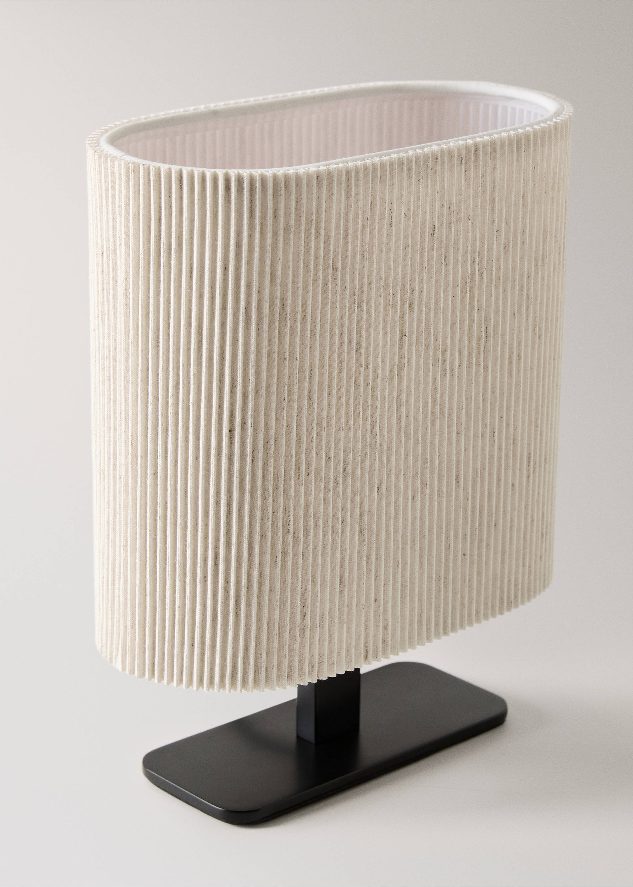 Pleated table lamp - Details of the article 1, Beige. Ref: 17026725-00.