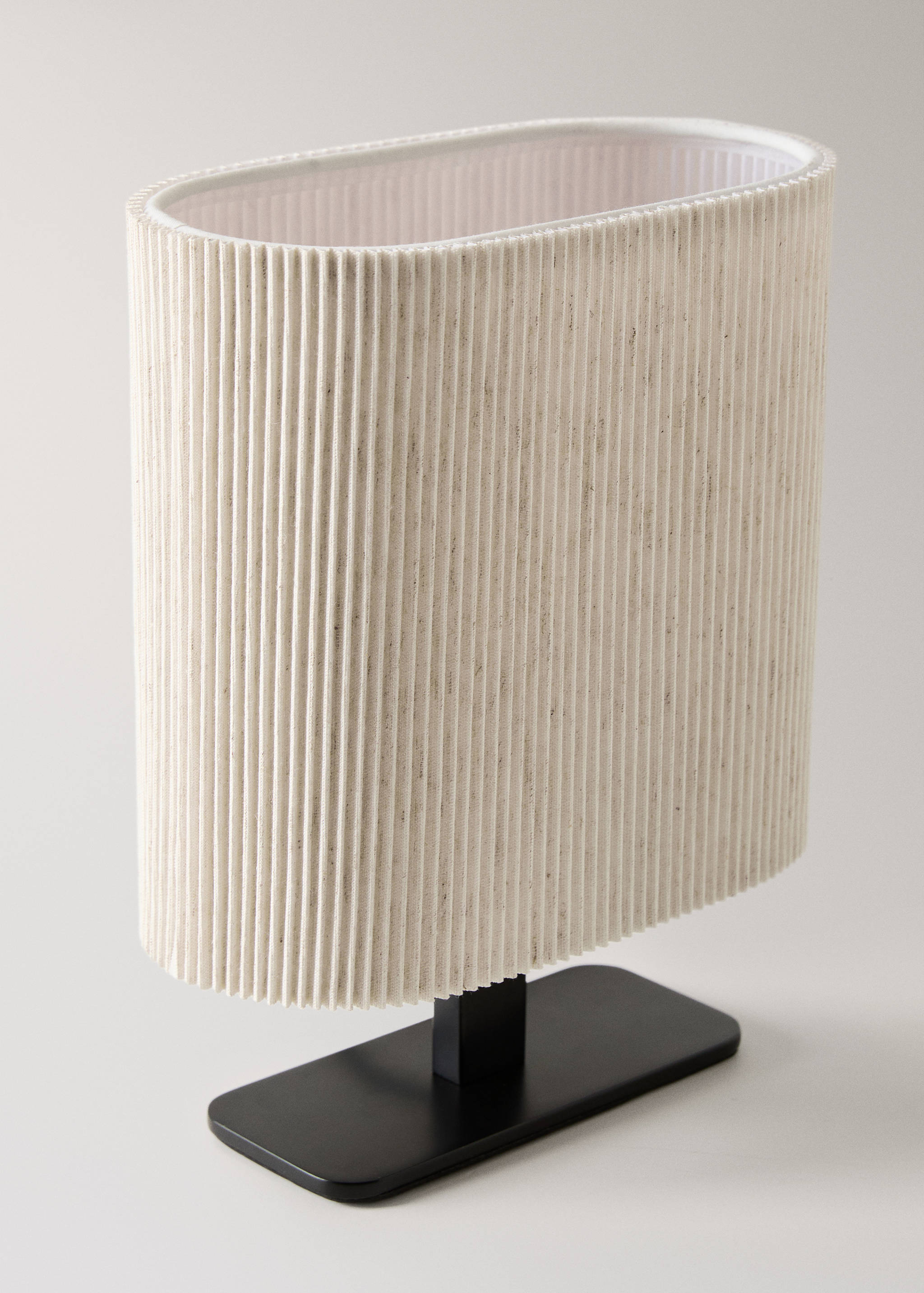 Pleated table lamp - Details of the article 1