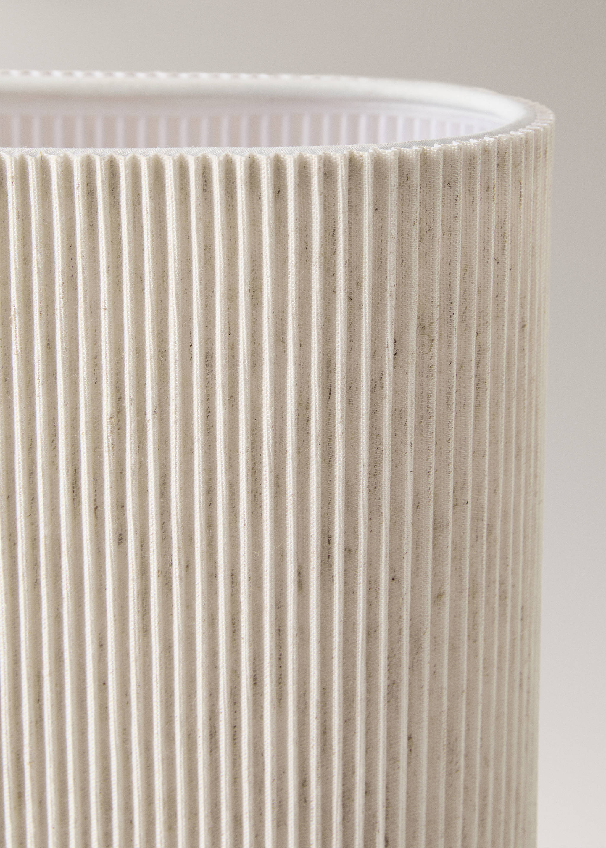 Pleated table lamp - Details of the article 3