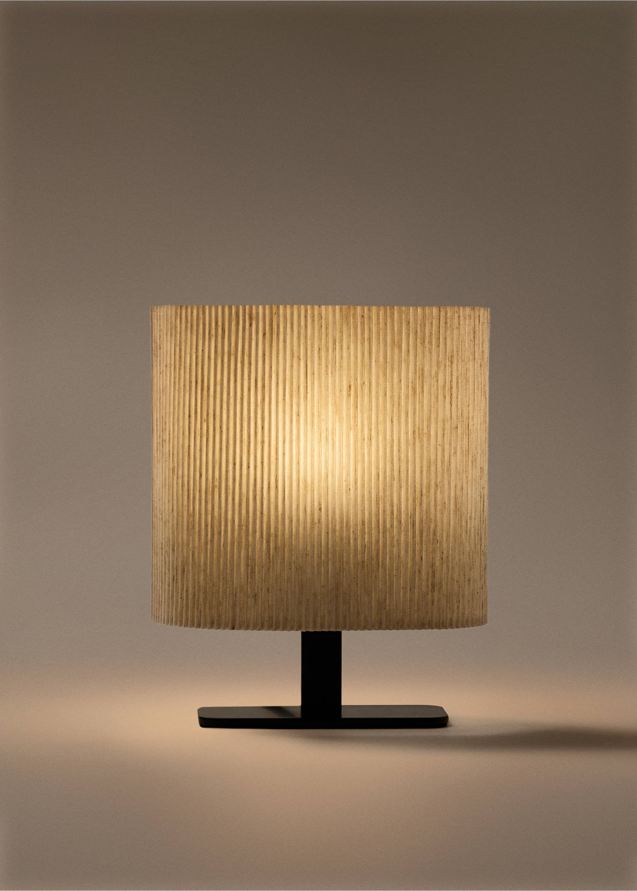 Pleated table lamp - Details of the article 5, Beige. Ref: 17026725-00.