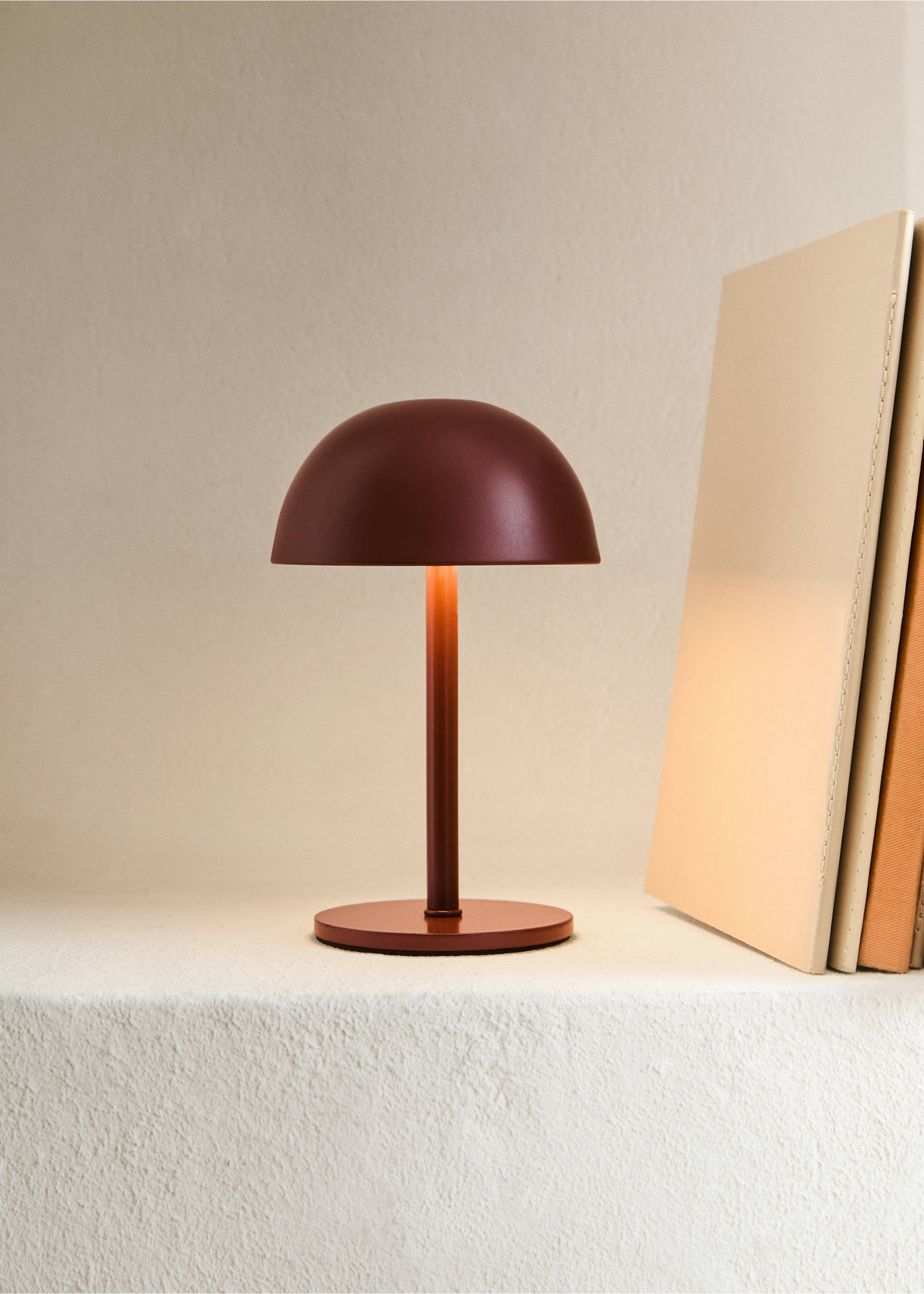 Metalltischlampe mit Touch-Funktion - Allgemeine Ansicht, Granatrot. Ref: 17026726-00.