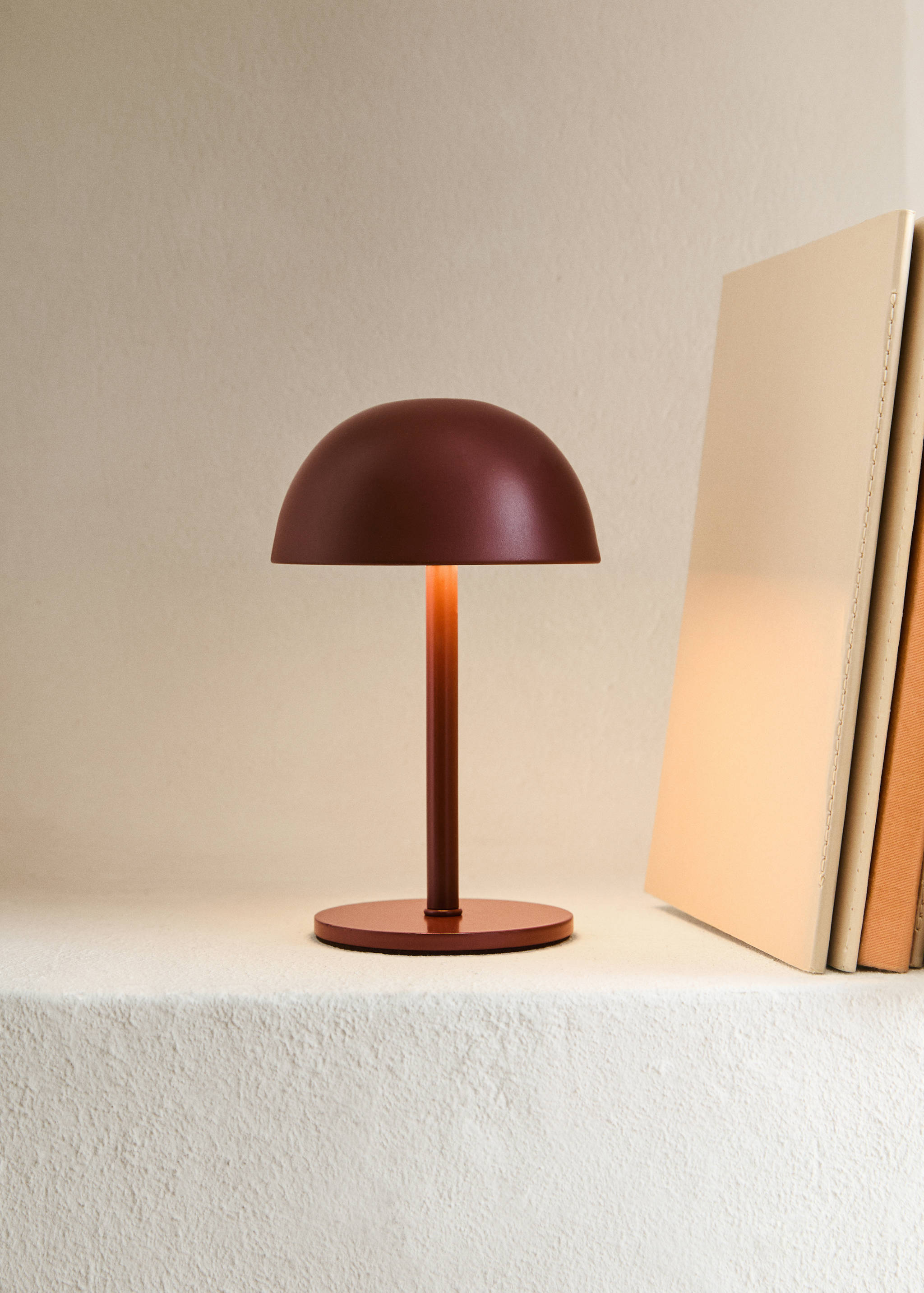 Metalna stolna lampa s dodirnom funkcijom - Opći prikaz