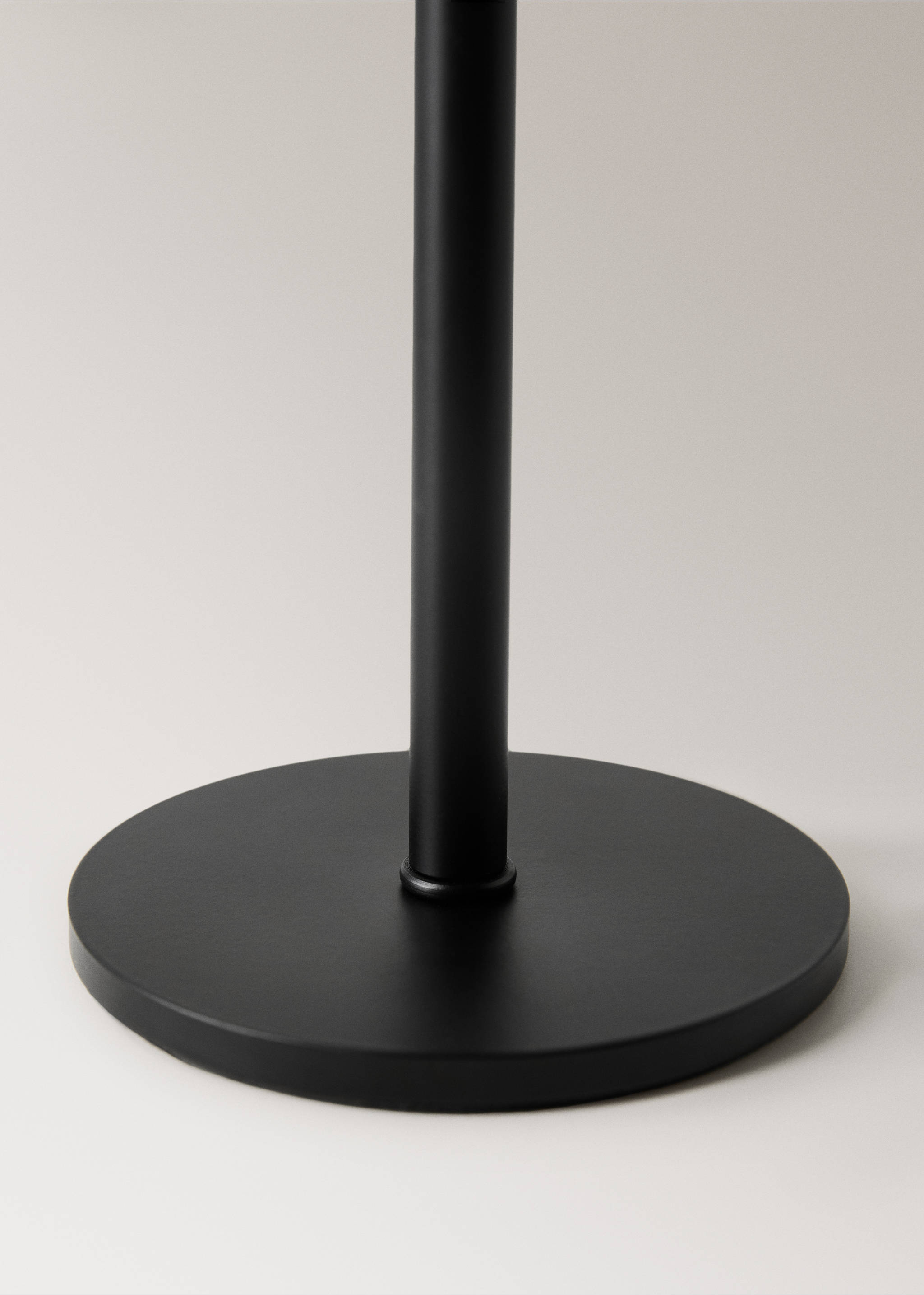 Tactile metal table lamp - Details of the article 2, Black. Ref: 17026726-00.
