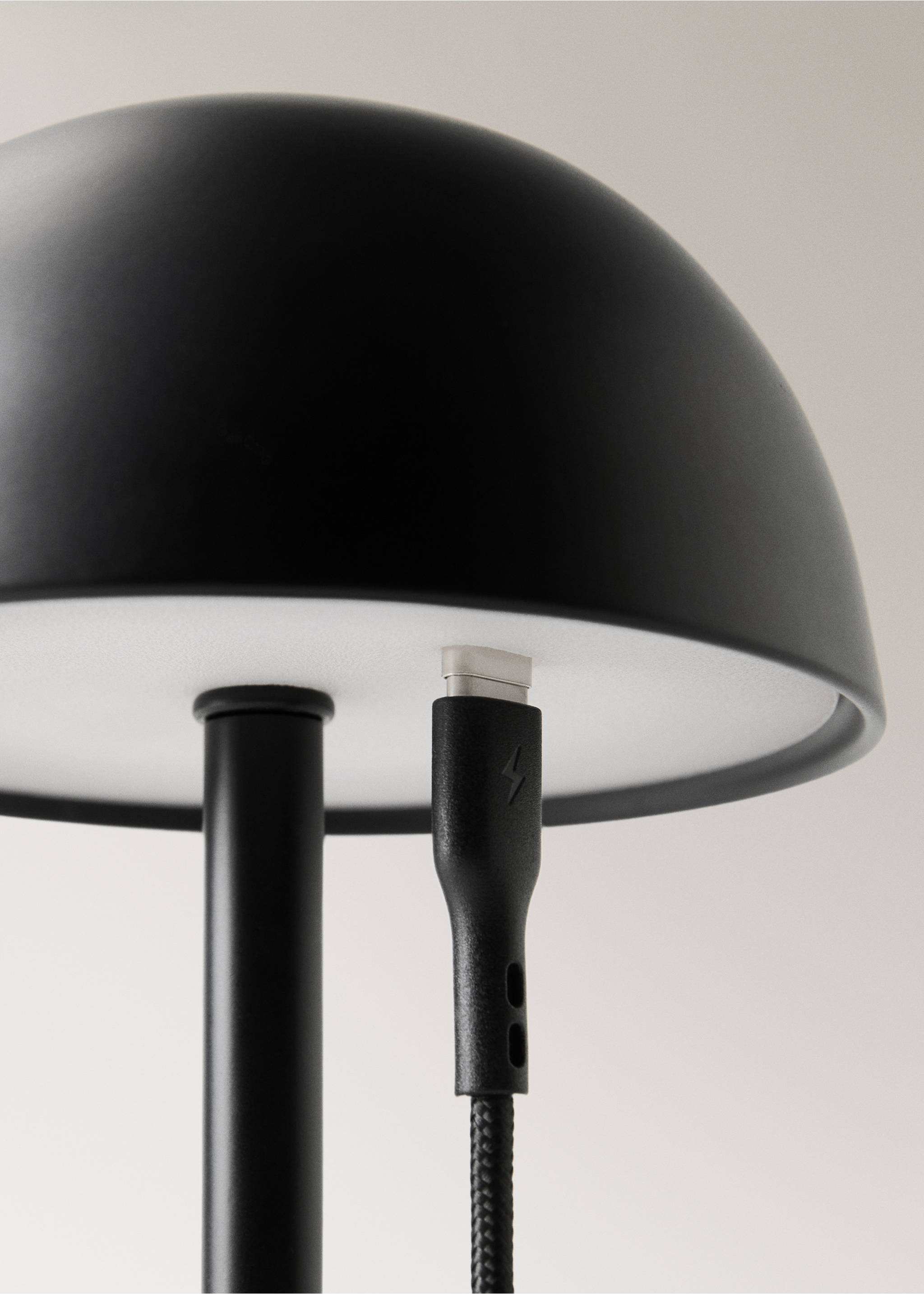 Tactile metal table lamp - Details of the article 3, Black. Ref: 17026726-00.