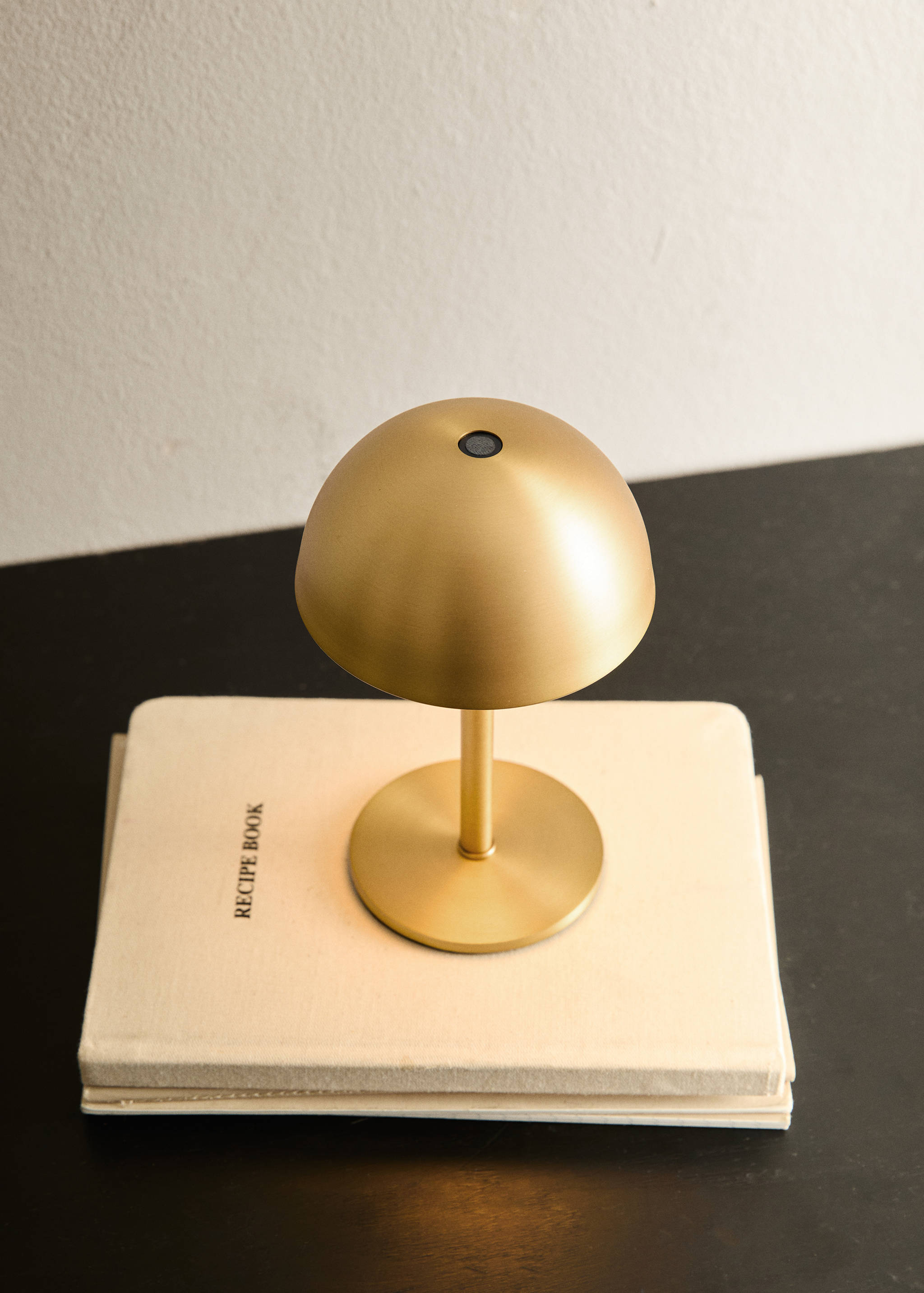 Lámpara mesa metal táctil - Plano general