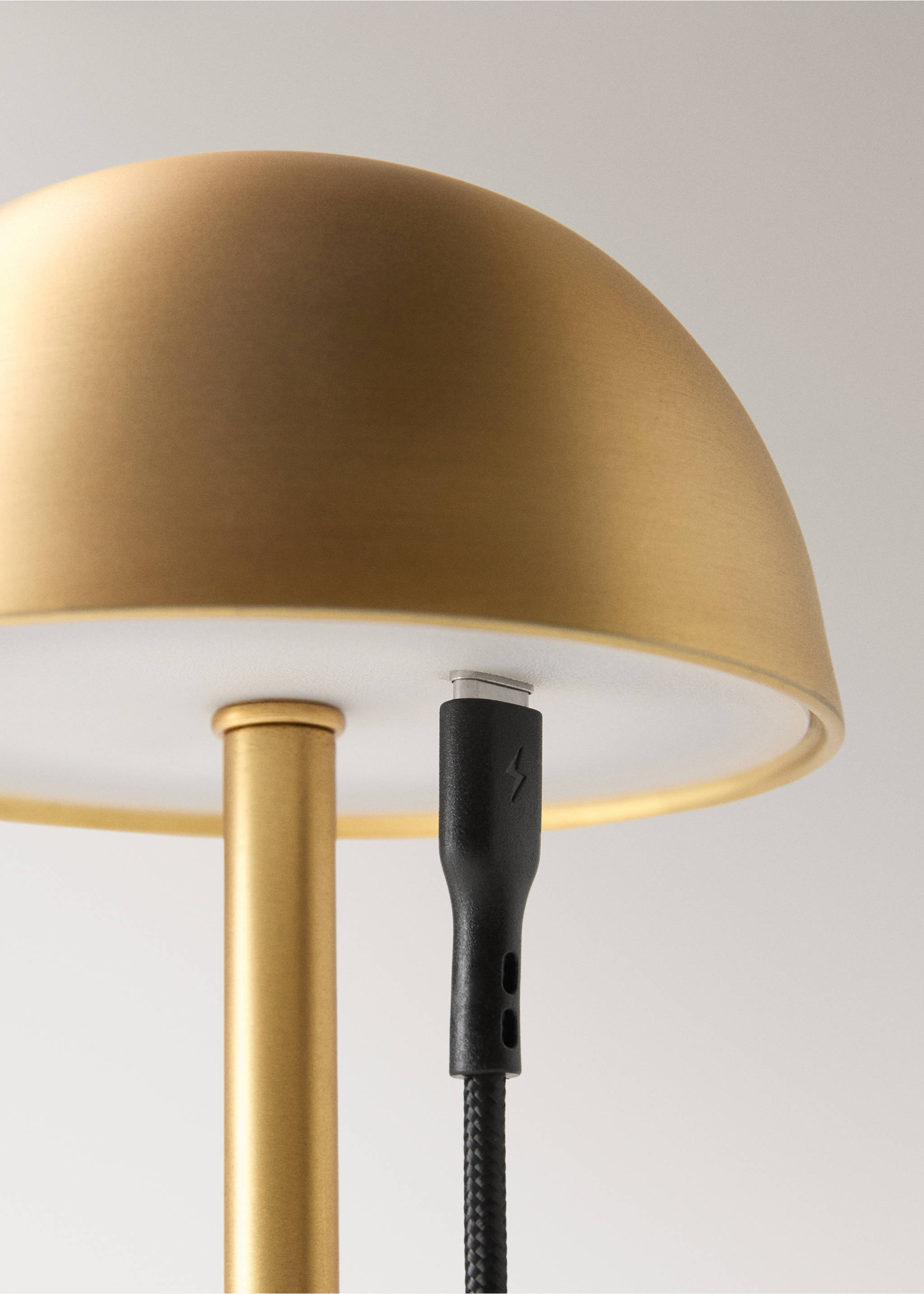 Tactile metal table lamp - Details of the article 3, Gold. Ref: 17026726-00.