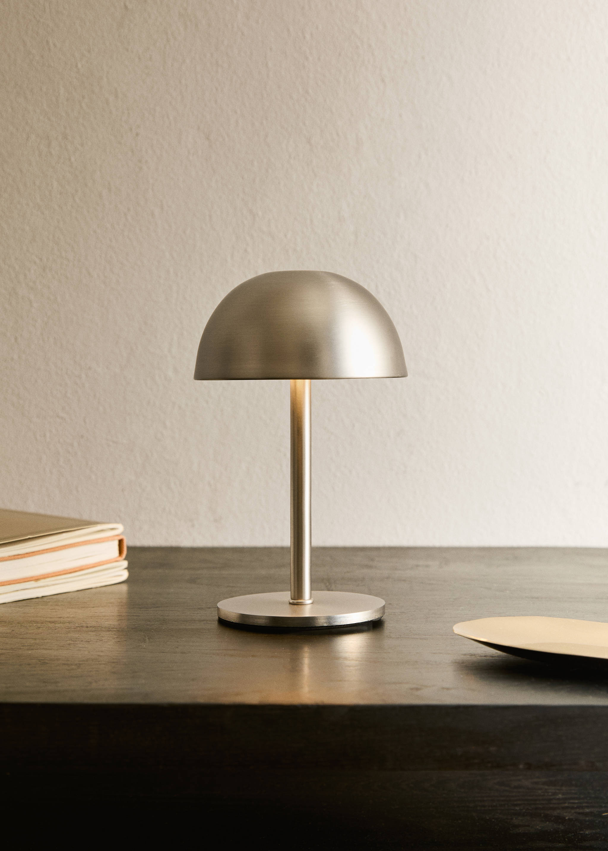 Metalna stolna lampa s dodirnom funkcijom - Opći prikaz