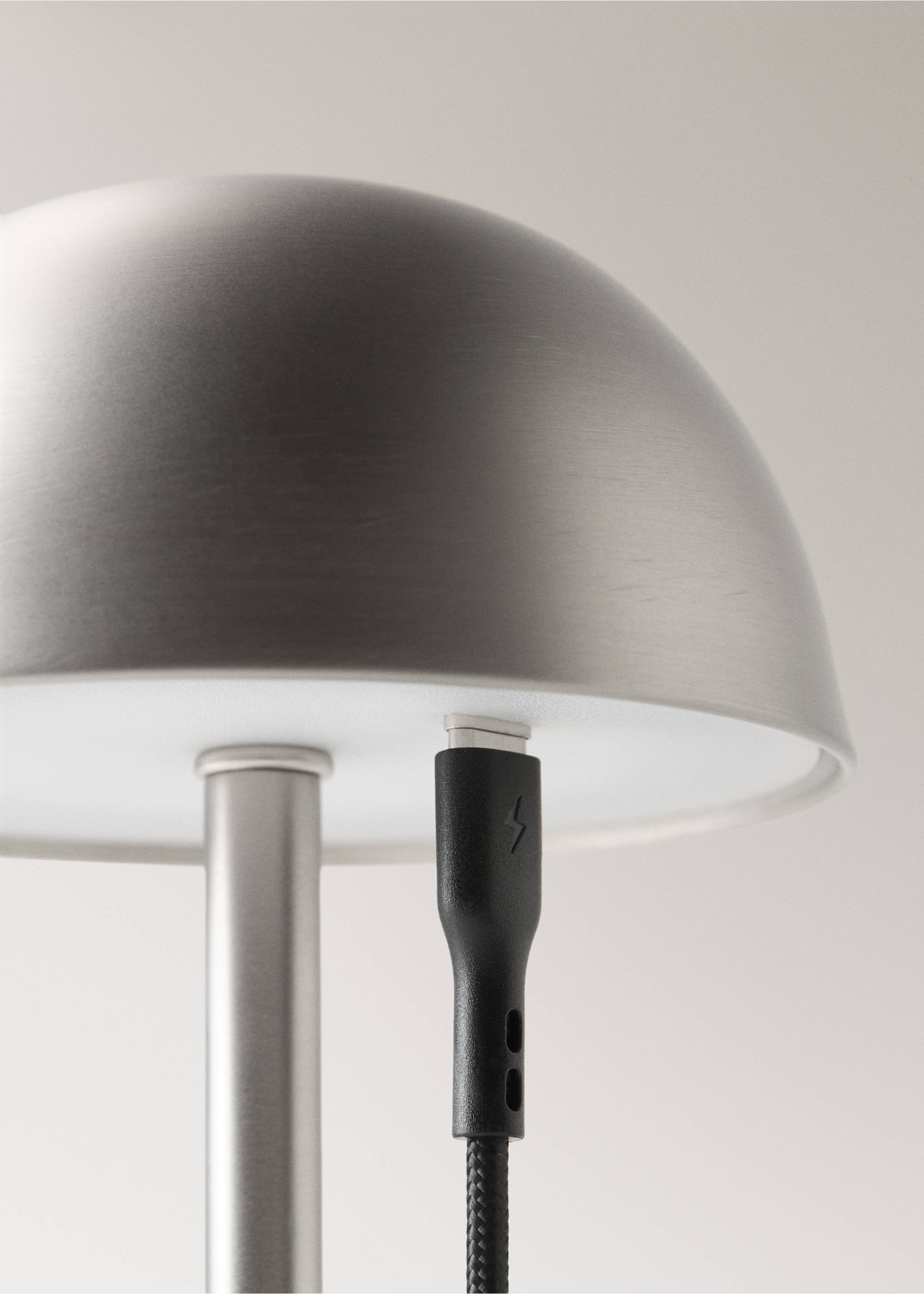 Tactile metal table lamp - Details of the article 3, Silver. Ref: 17026726-00.