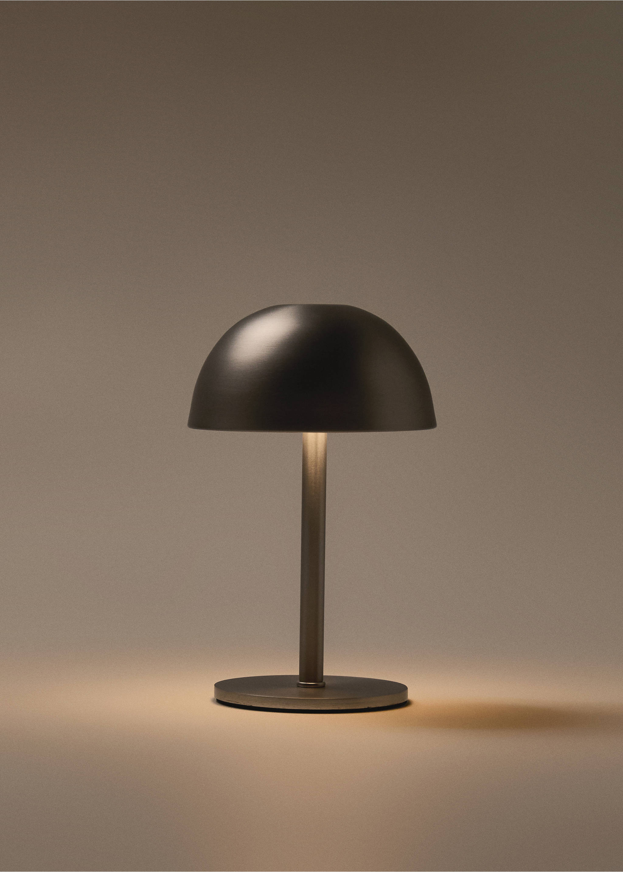 Tactile metal table lamp - Details of the article 4, Silver. Ref: 17026726-00.