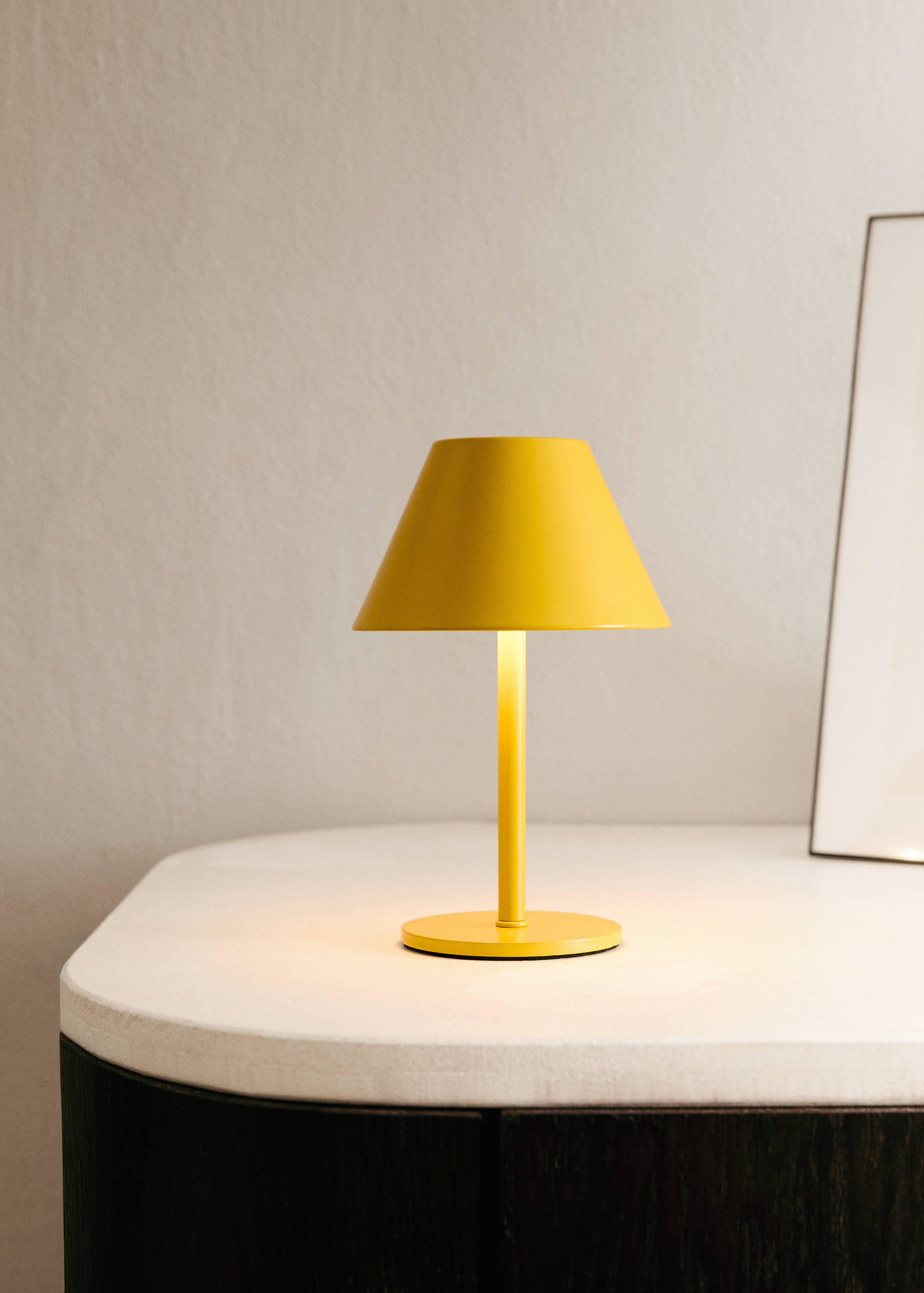 Lampe de table en métal - Plan général