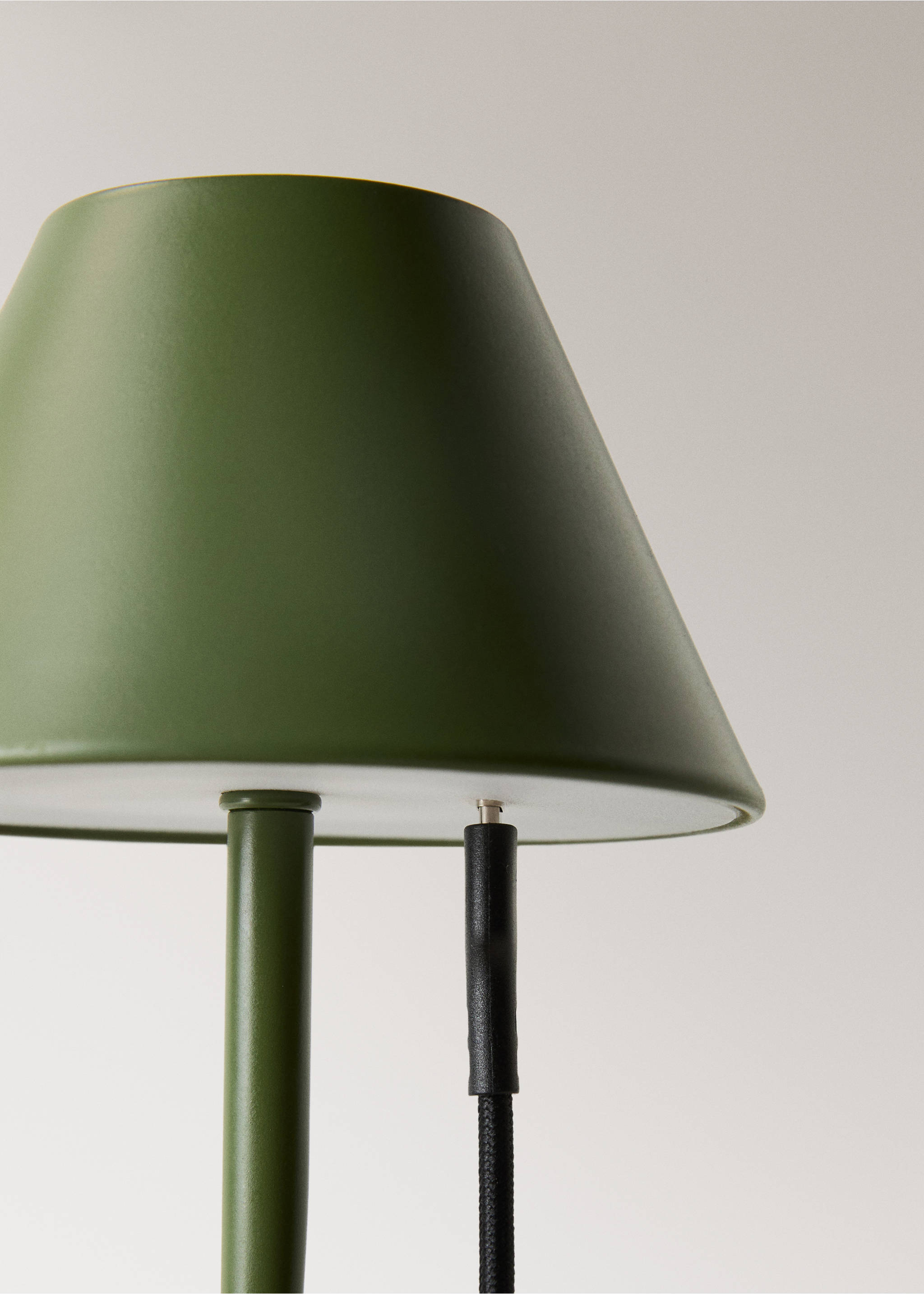 Metal table lamp - Details of the article 3, Green. Ref: 17026727-00.