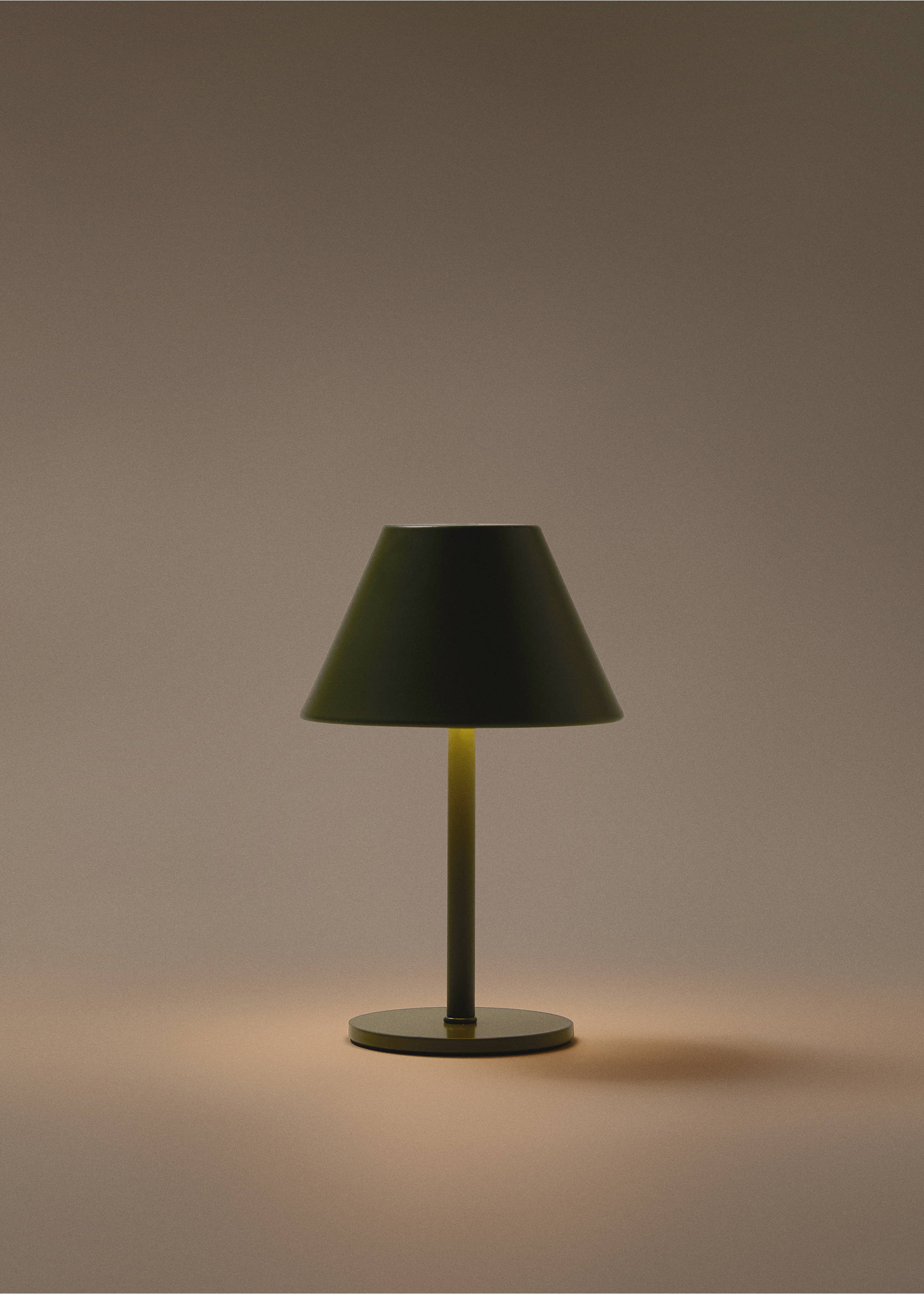 Metal table lamp - Details of the article 4, Green. Ref: 17026727-00.