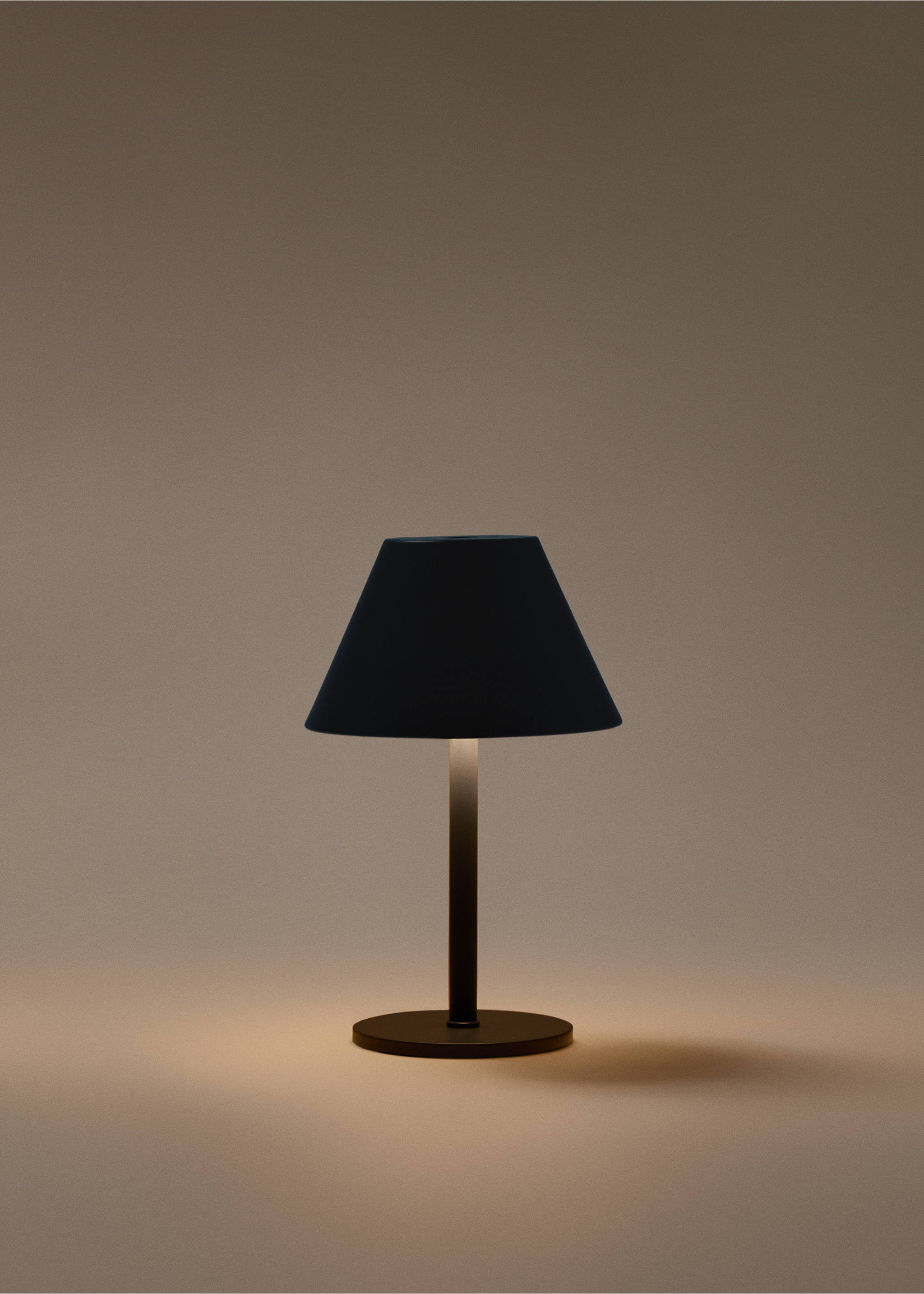 Metalna stolna lampa - Detalji artikla 4, Tinta plava. Ref: 17026727-00.