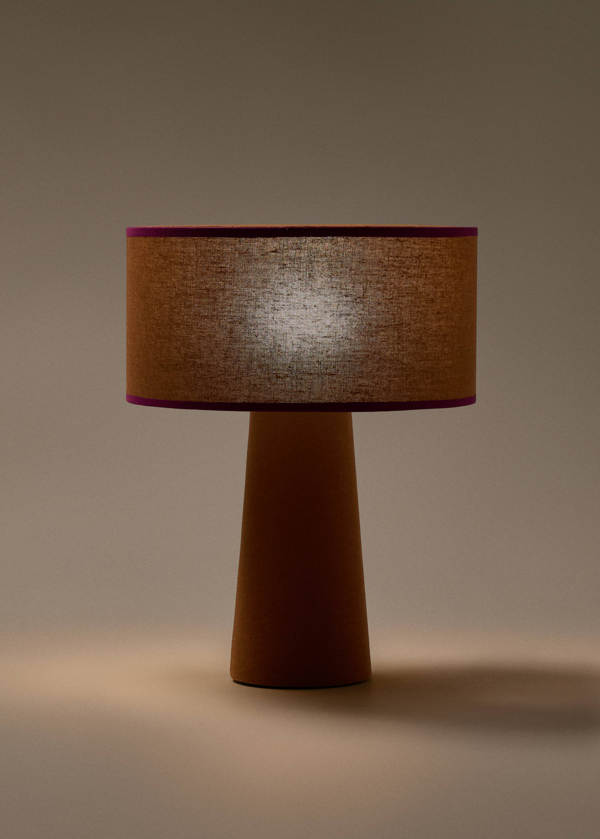 Lampe de table en tissu de taille moyenne - Détail de l'article 4