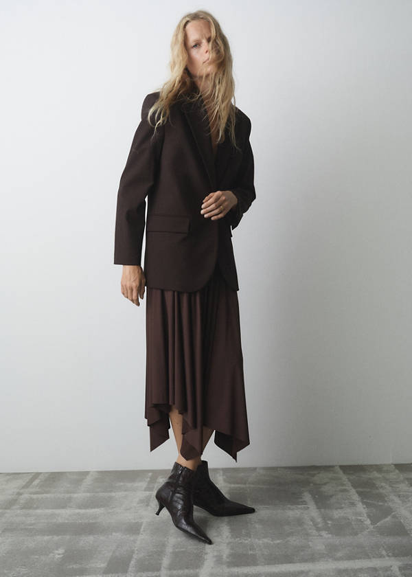 Croc-effect pointed-toe ankle boots — Chocolate