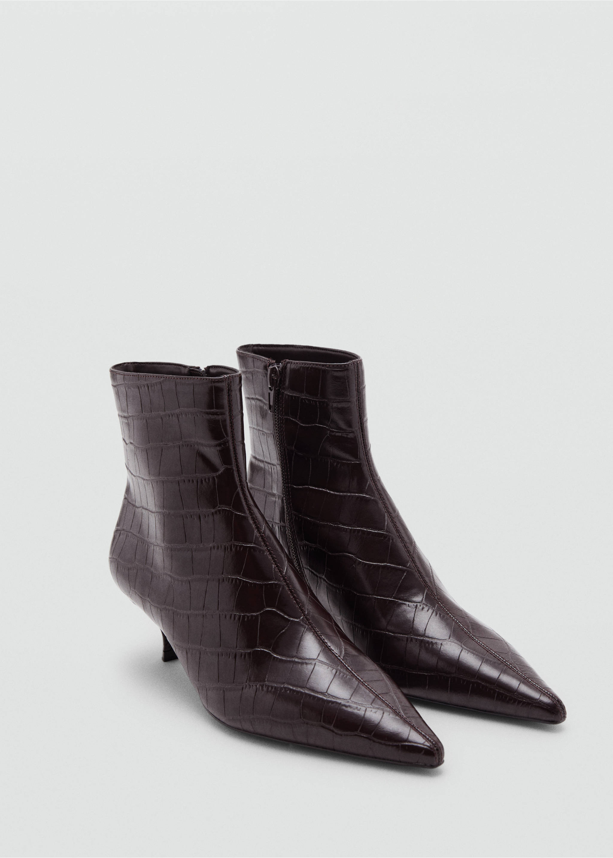 Bottines bout effet cuir croco - Plan moyen, Chocolat. Ref: 17026737-00.