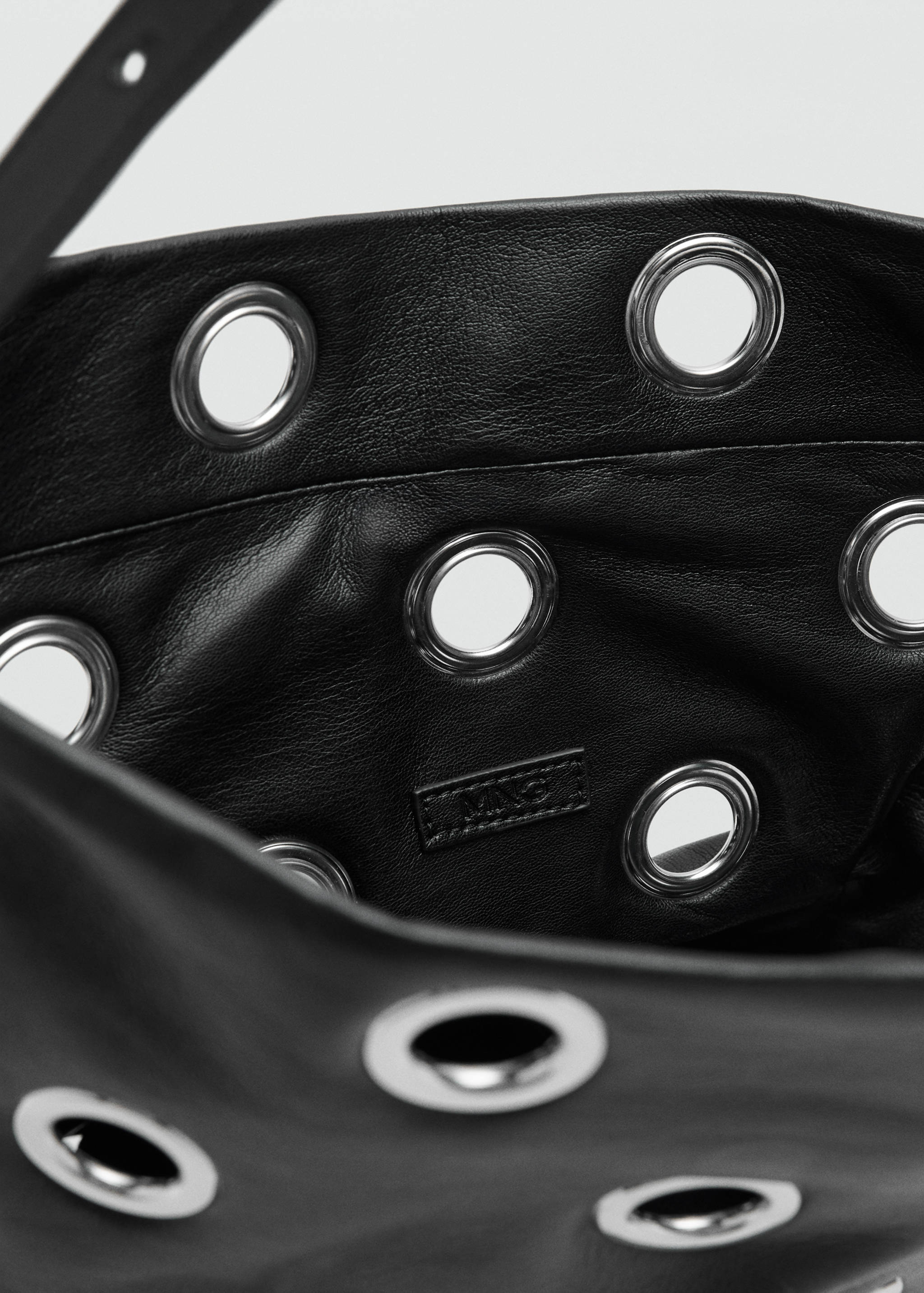 Crossbody bag with eyelets - Details of the article 2