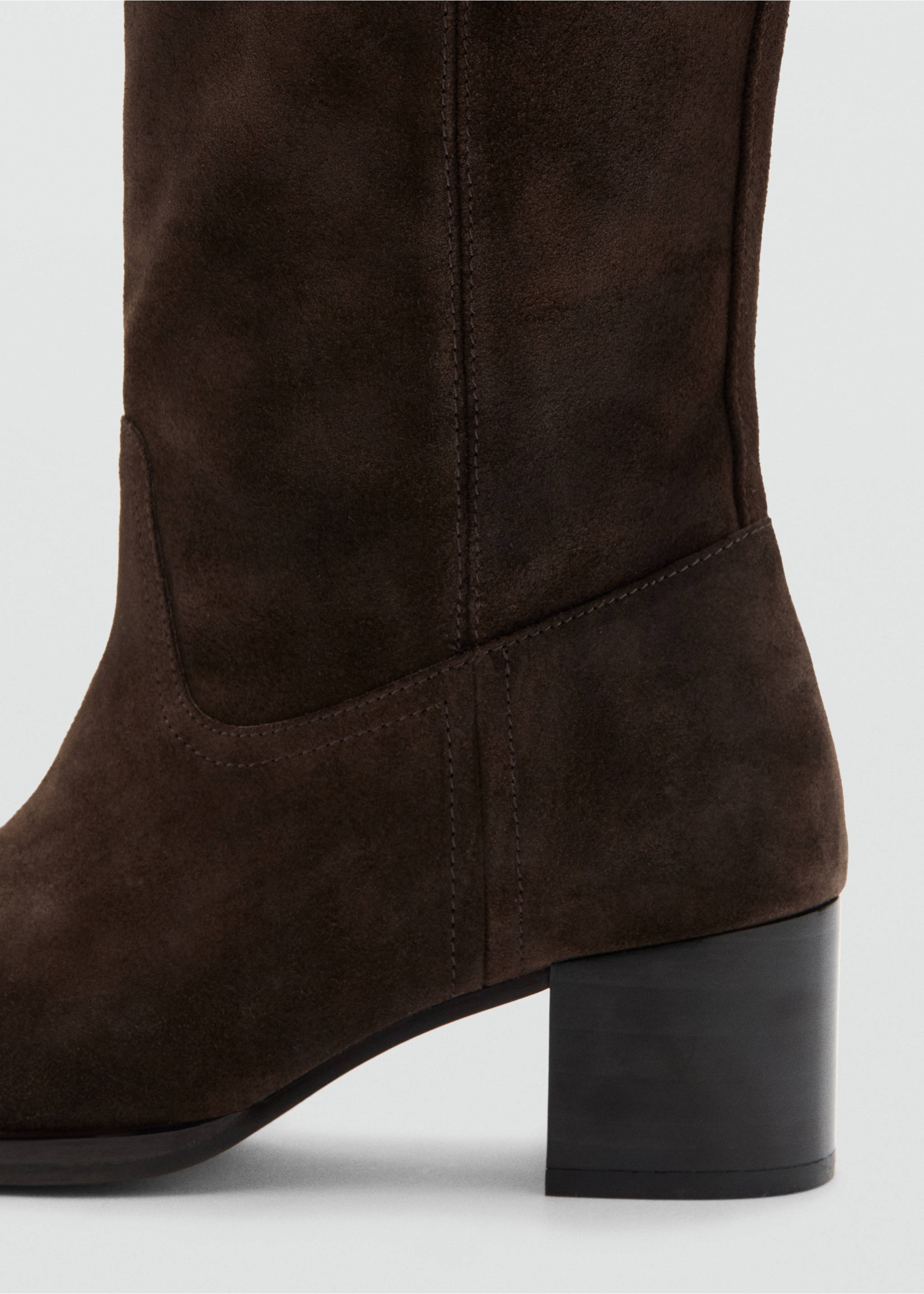 Bottes suède talon - Détail de l'article 2, Chocolat. Ref: 17026743-00.