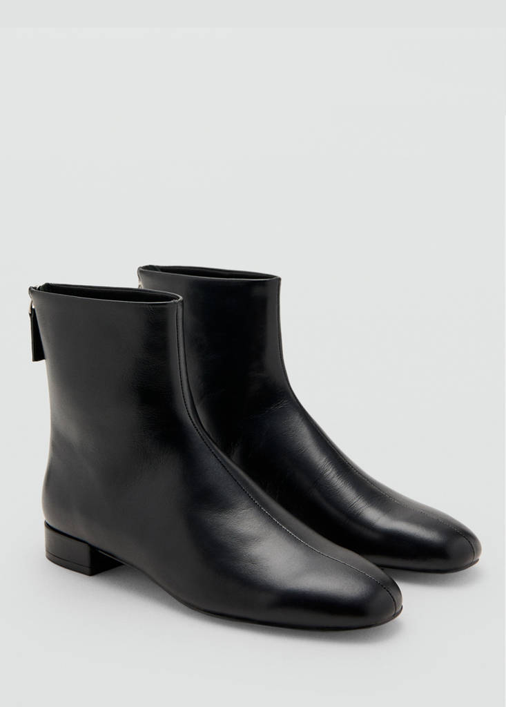 Zipped leather ankle boots — Black