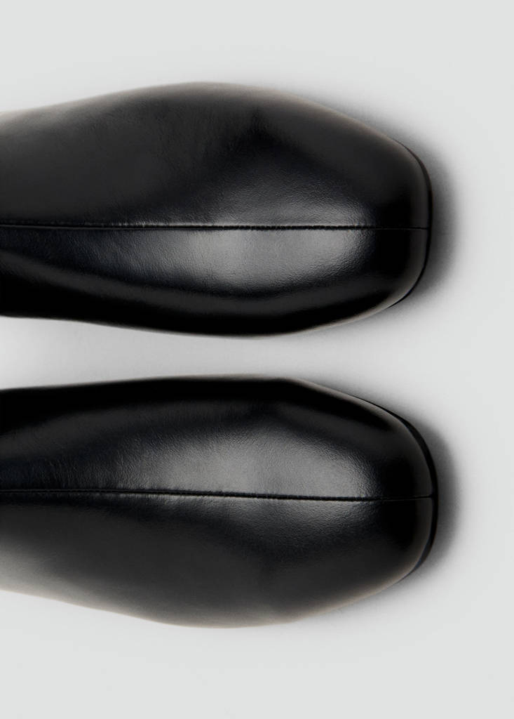 Zipped leather ankle boots — Black