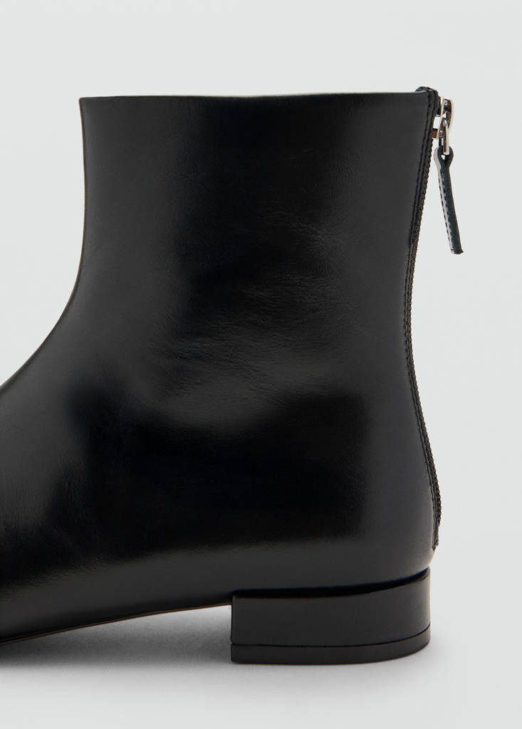 Zipped leather ankle boots — Black