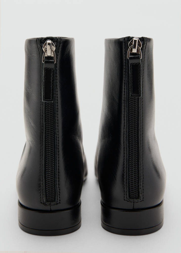 Zipped leather ankle boots — Black
