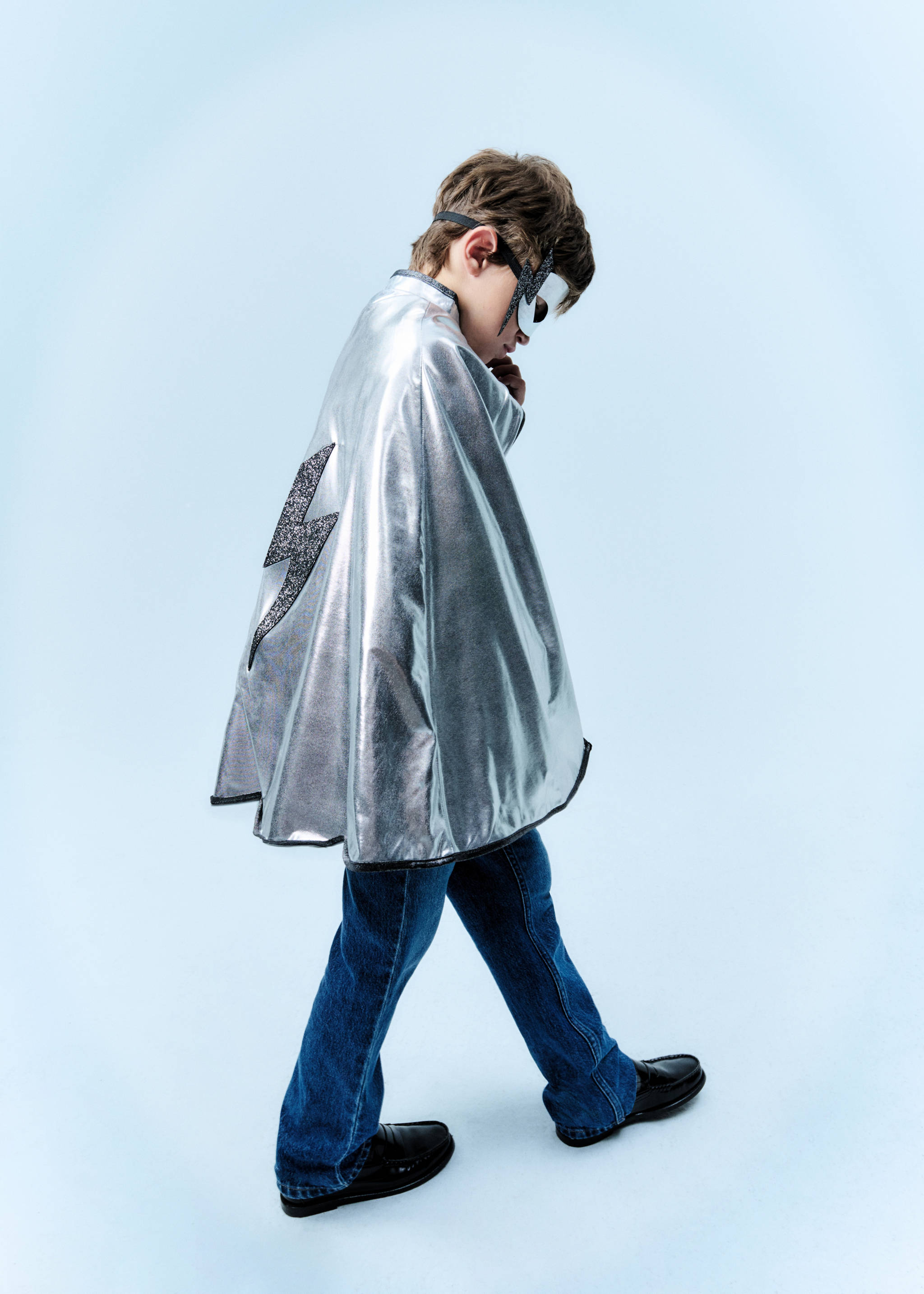 Cape and lightning mask - Details of the article 5