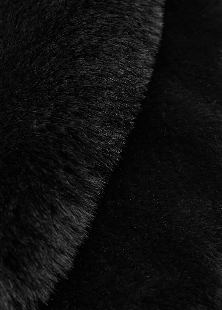 Faux-fur scarf — Black