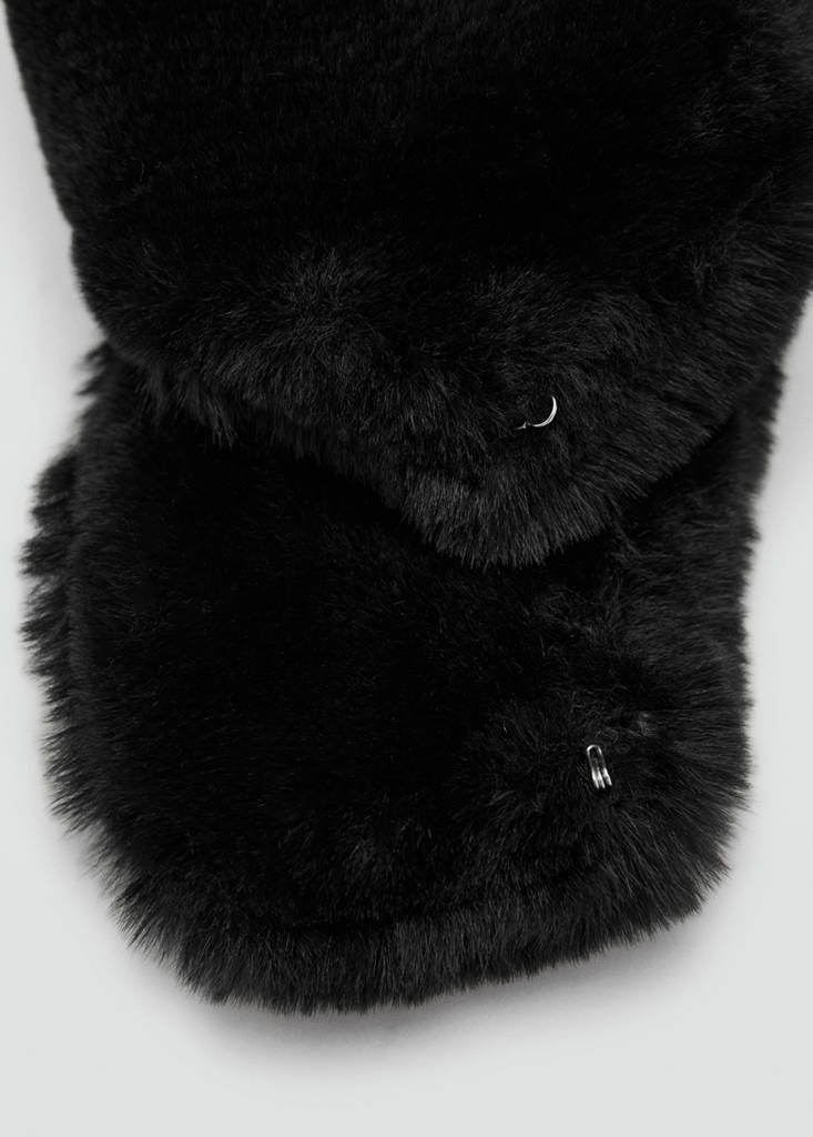 Faux-fur scarf — Black