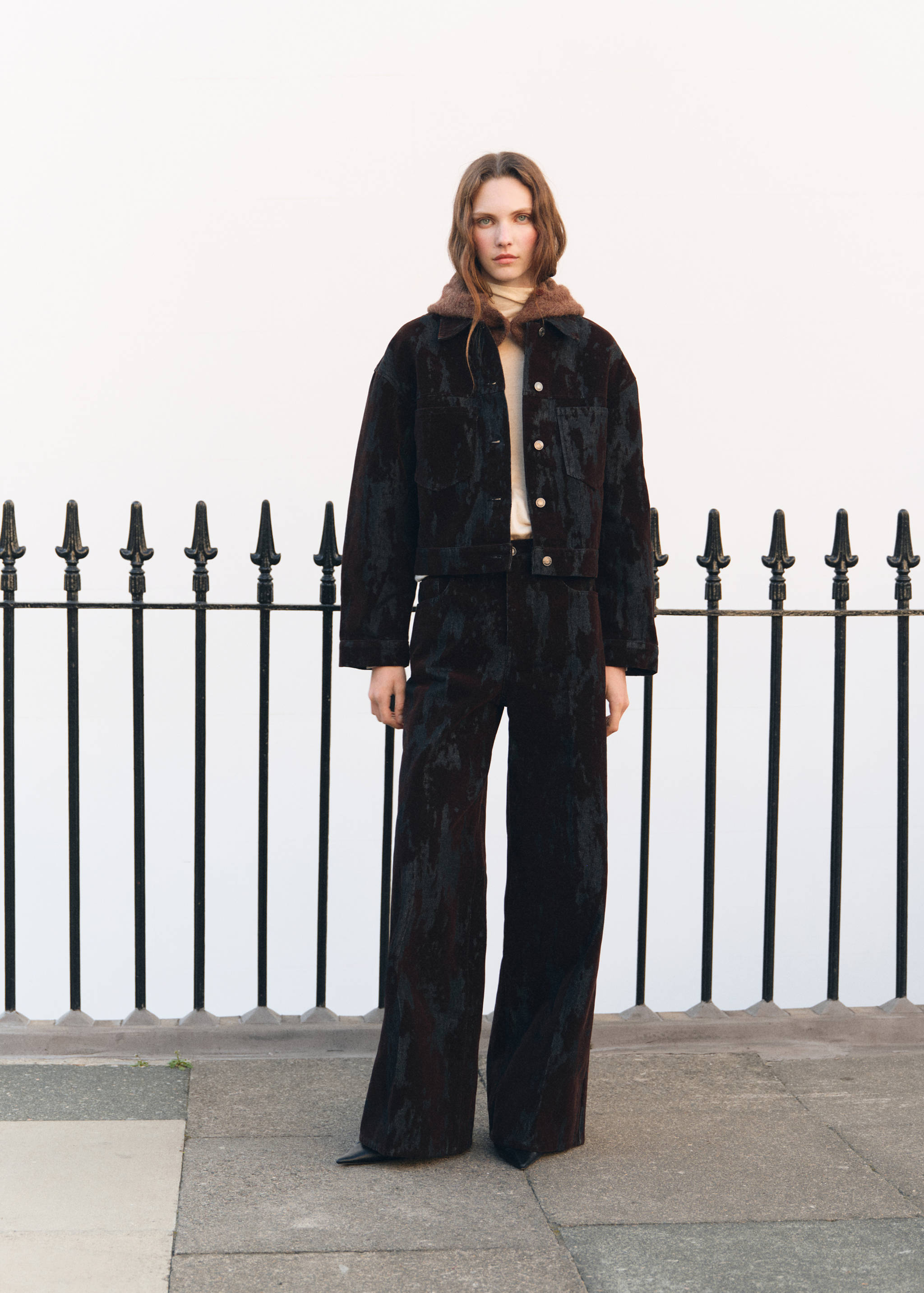 Wide leg devoré jeans - General plane