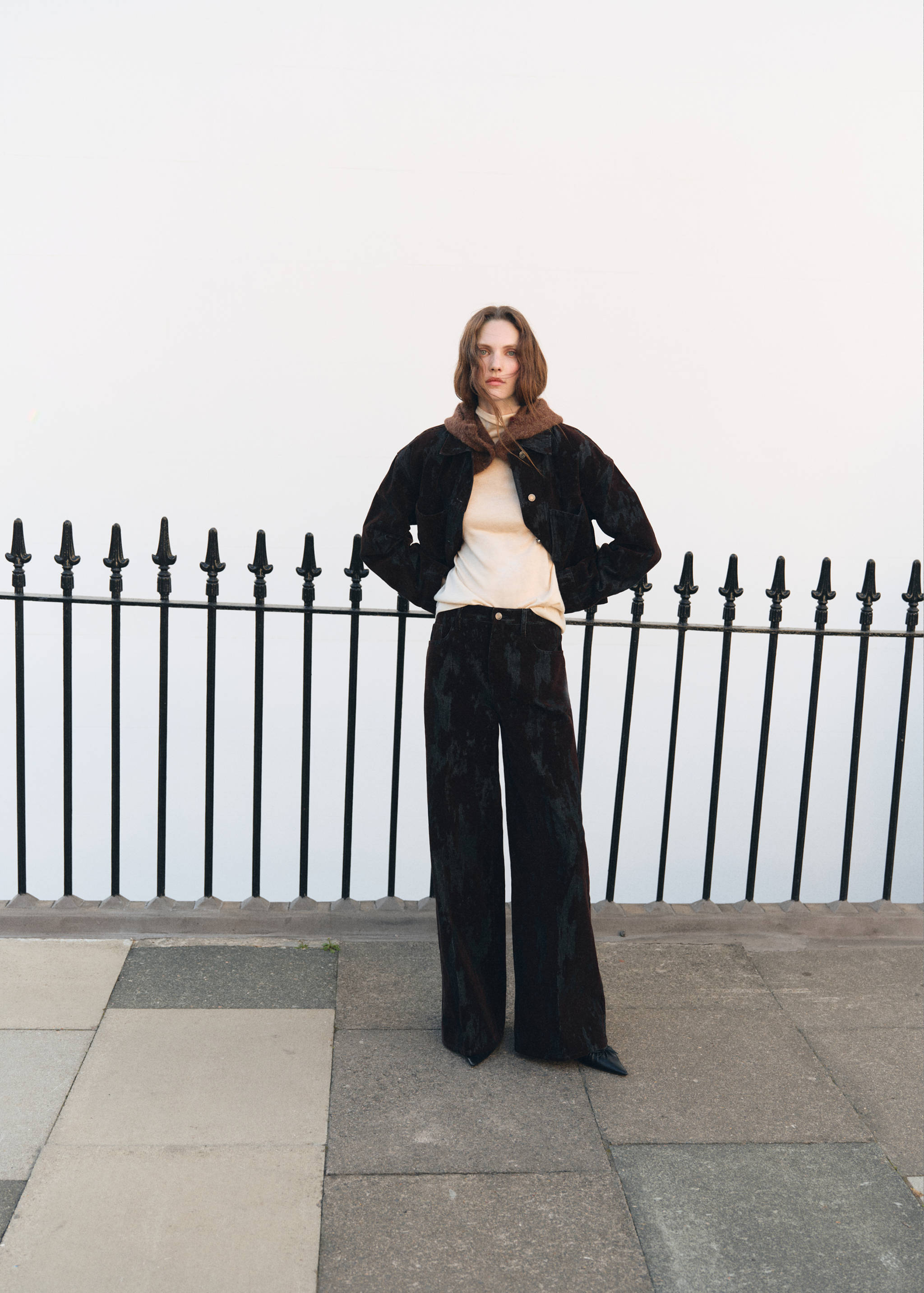 Wide leg devoré jeans - Details of the article 2