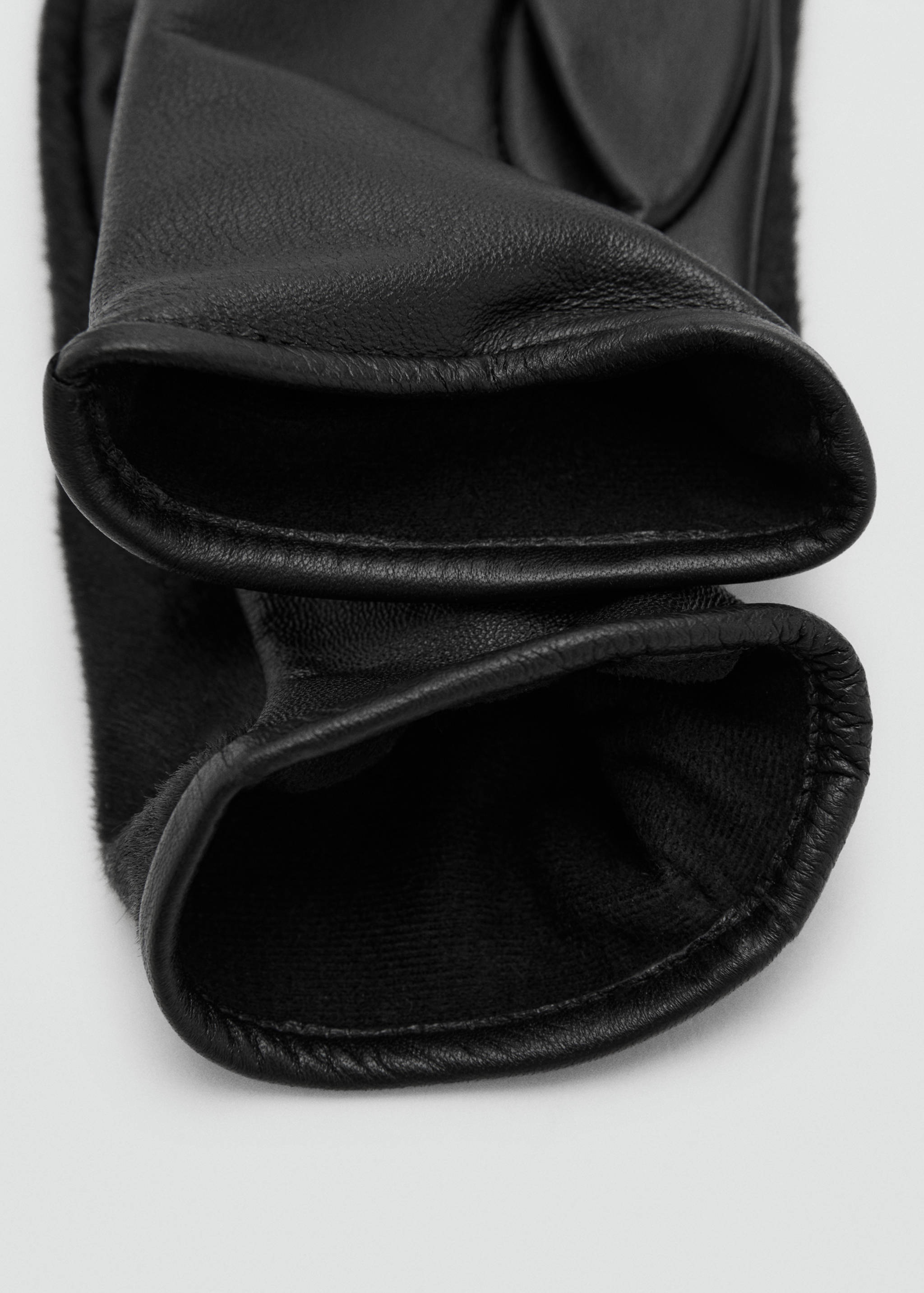 Gants longs en cuir - Plan moyen