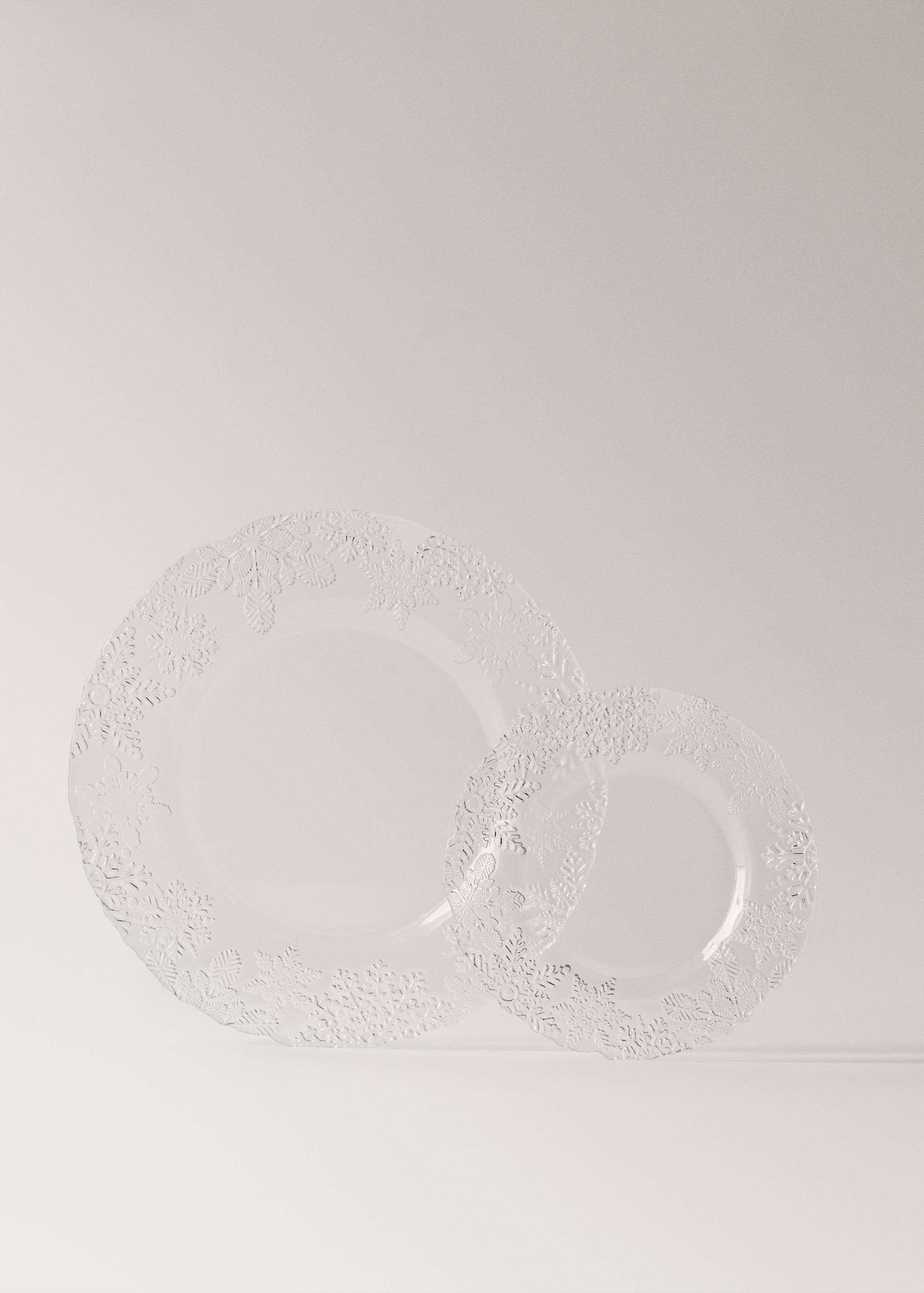 Glass dessert plate with rim detail - Details of the article 3