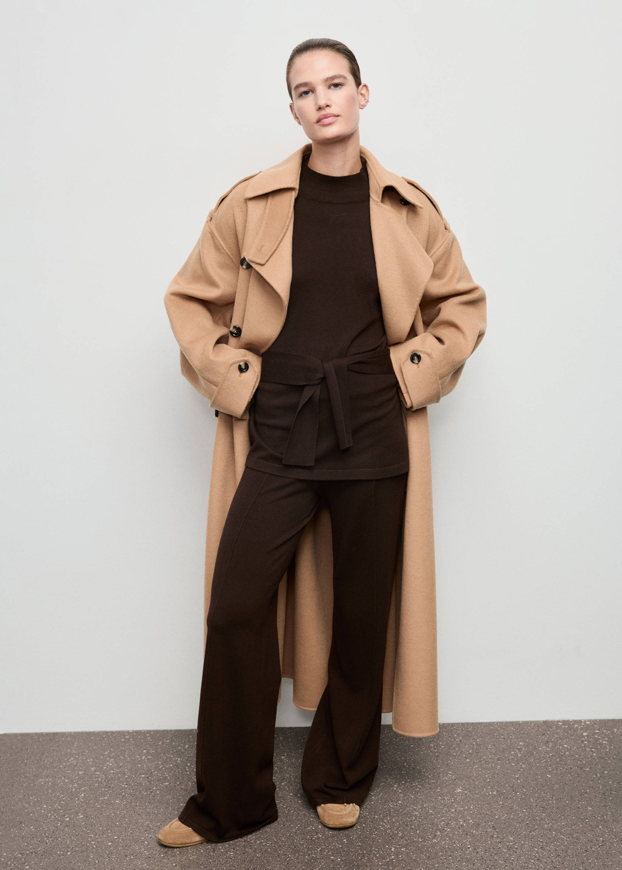 Knitted trousers with stitching detail - General plane