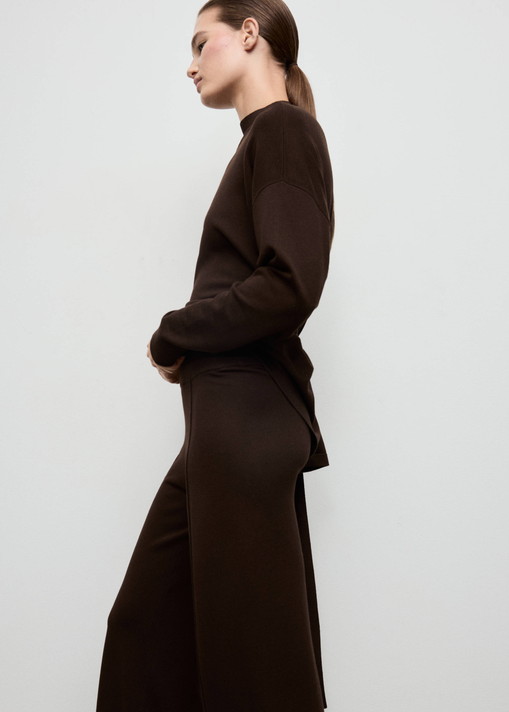 Knitted trousers with stitching detail - Details of the article 1