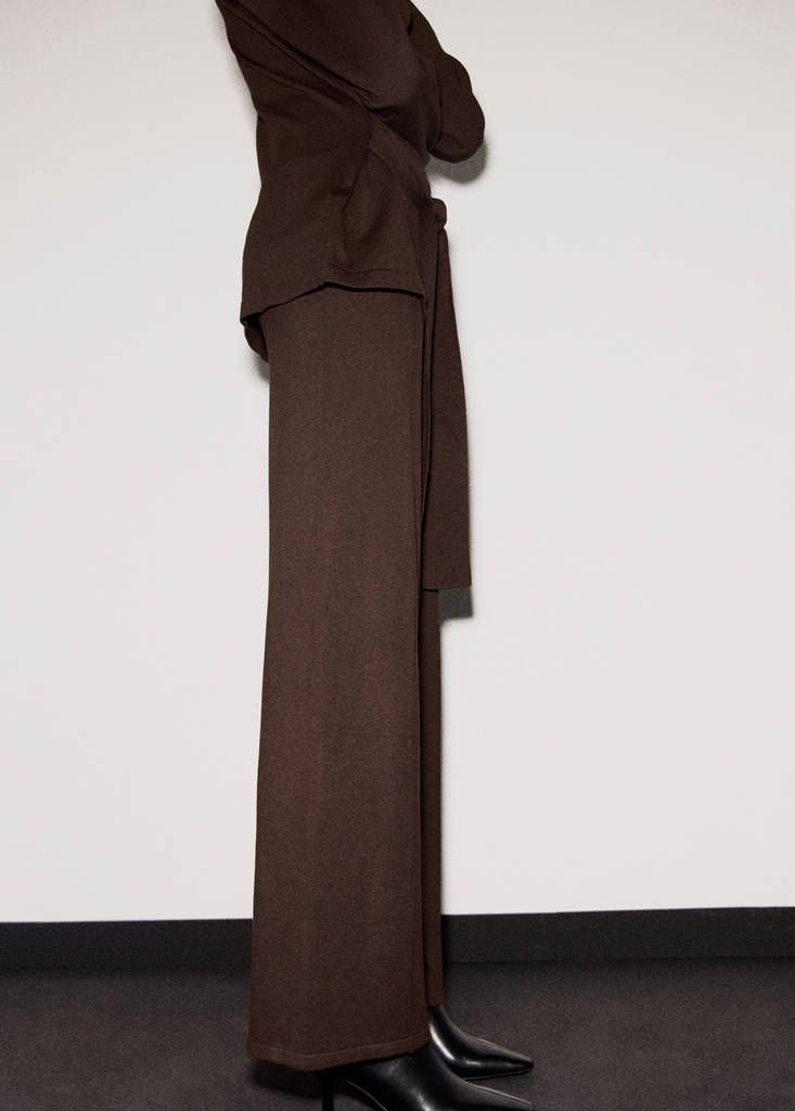 Knitted trousers with stitching detail — Chocolate