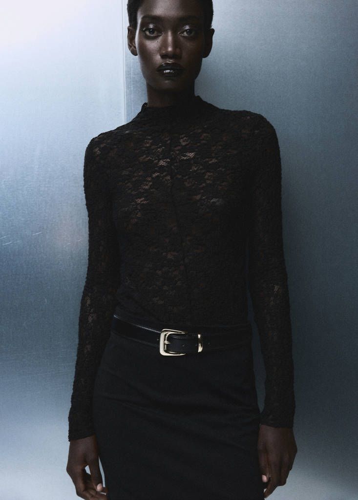 Lace top with perkins collar — Black
