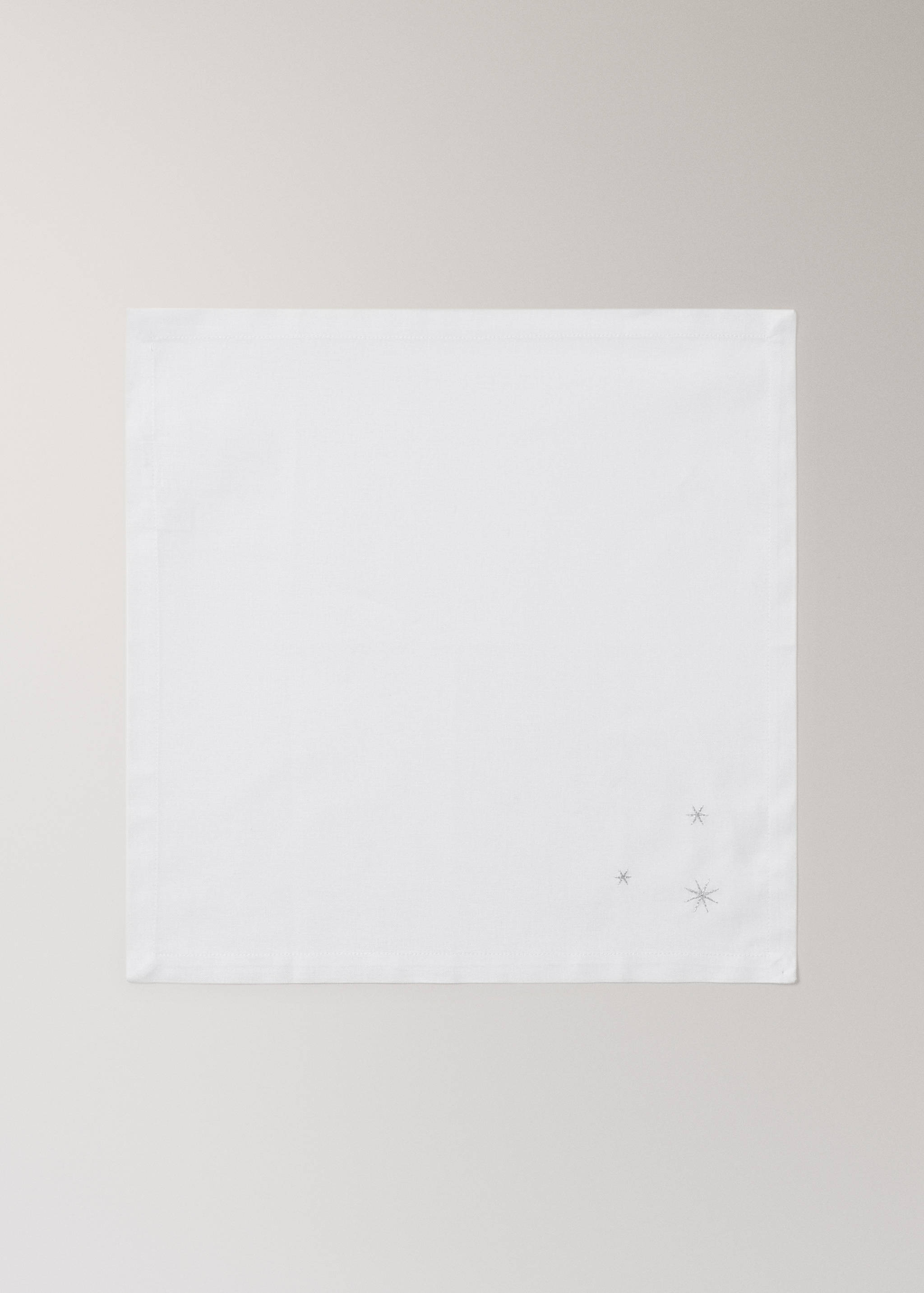 Paket med 4 bomullsservetter med broderade stjärndetaljer - Artikel utan modell