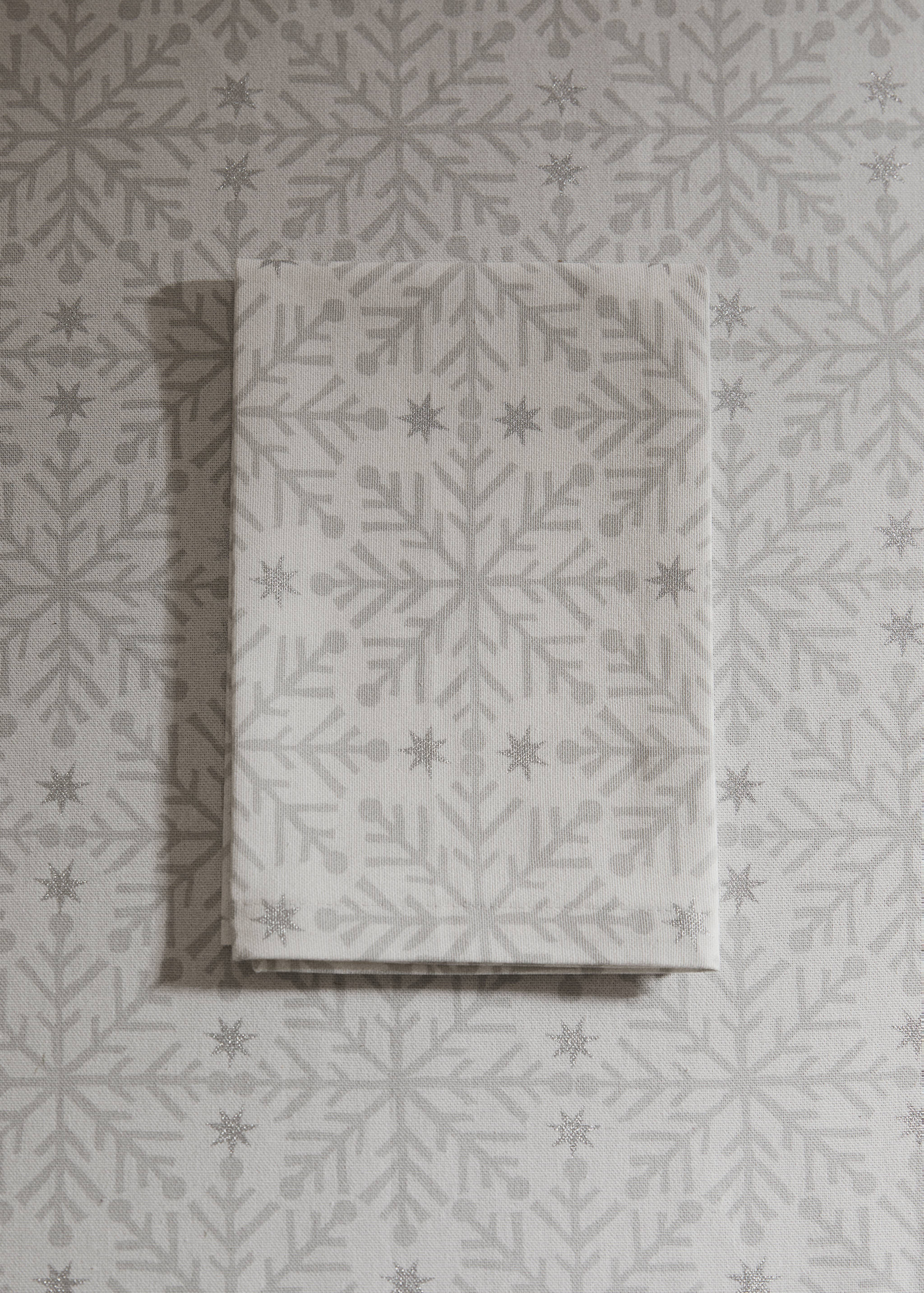 Servietten mit Weihnachtsmotiven und Schneeflockenmuster - Allgemeine Ansicht