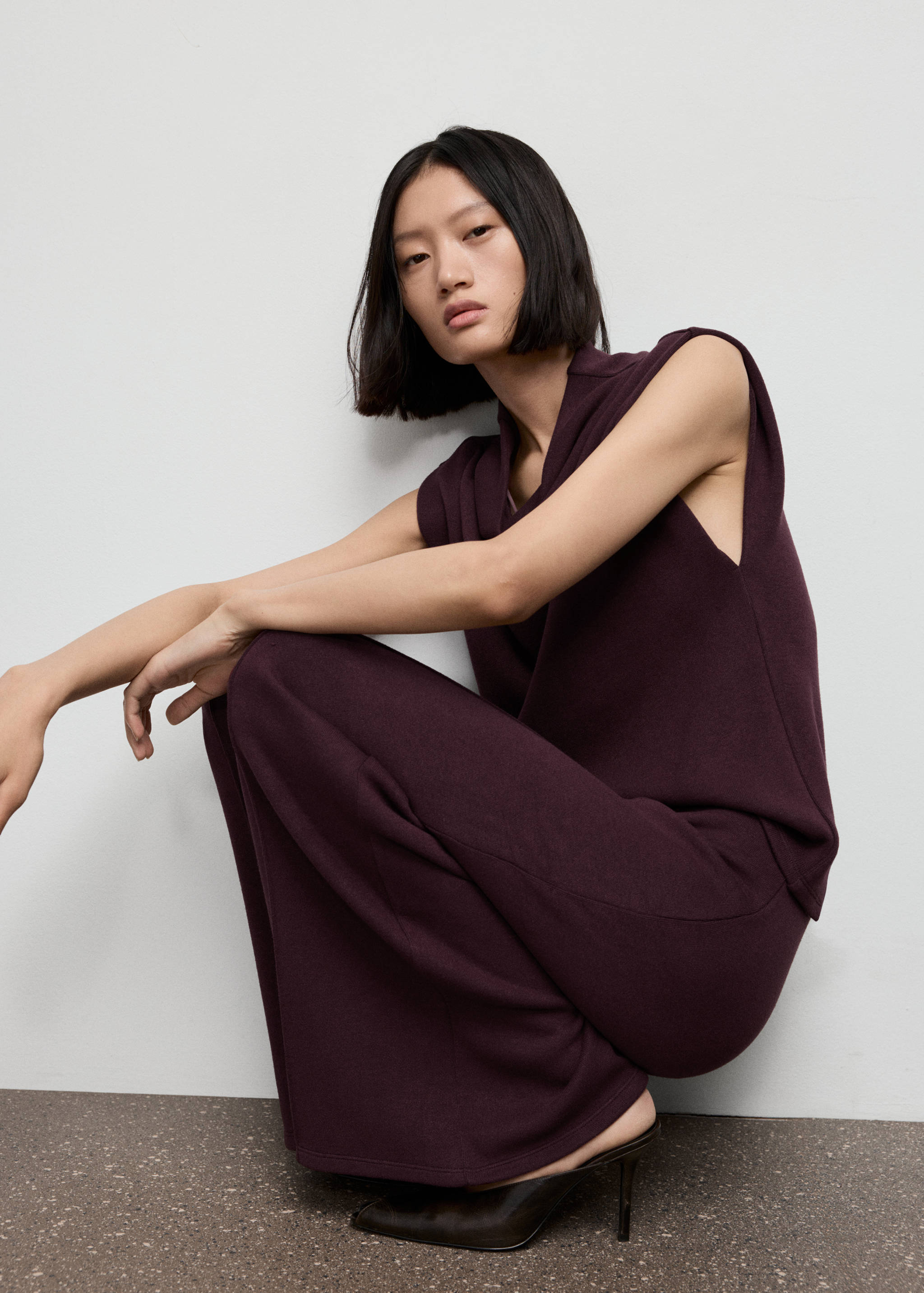 Seam-detail straight-fit trousers - Details of the article 1