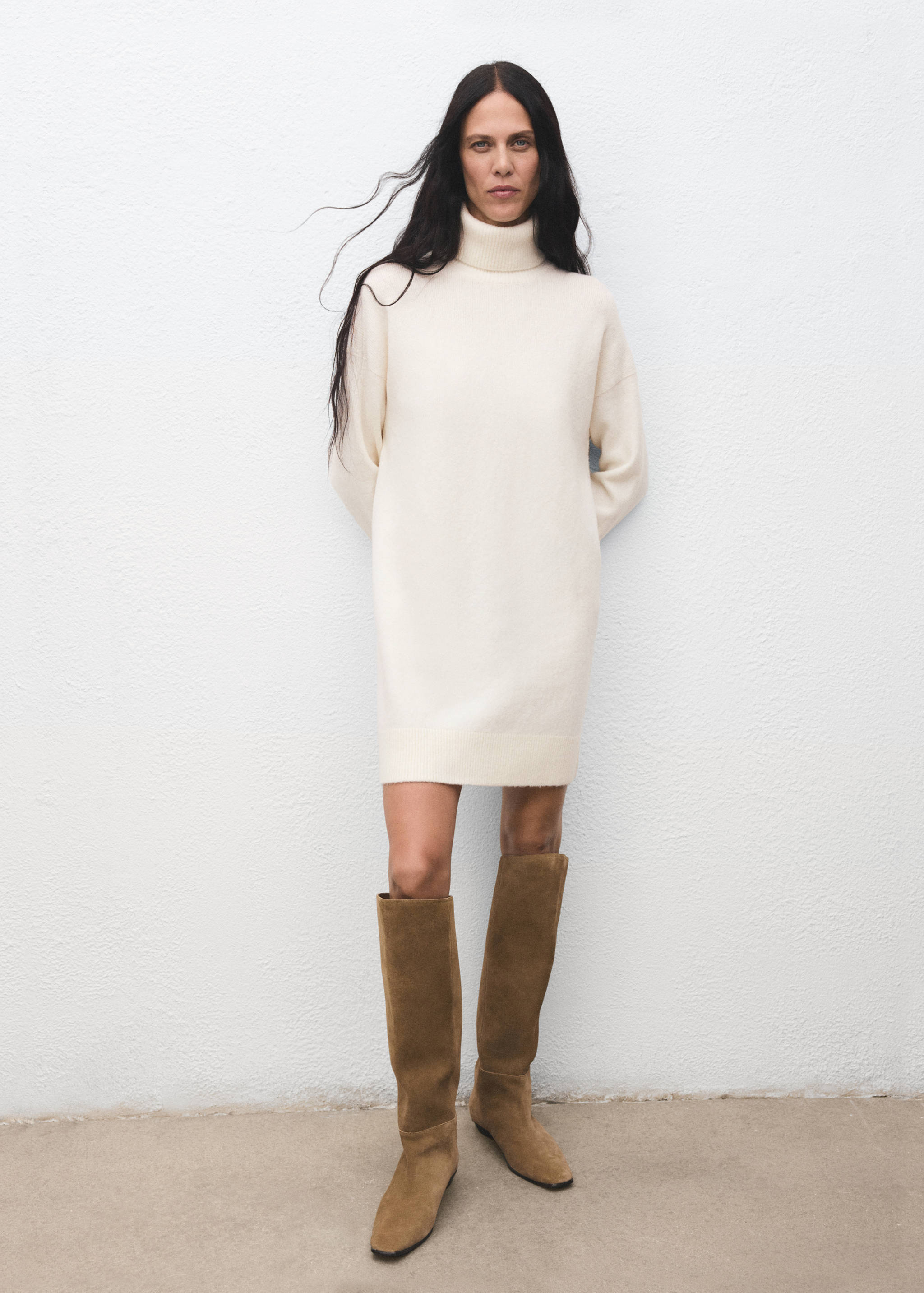 Knitted turtleneck dress - General plane