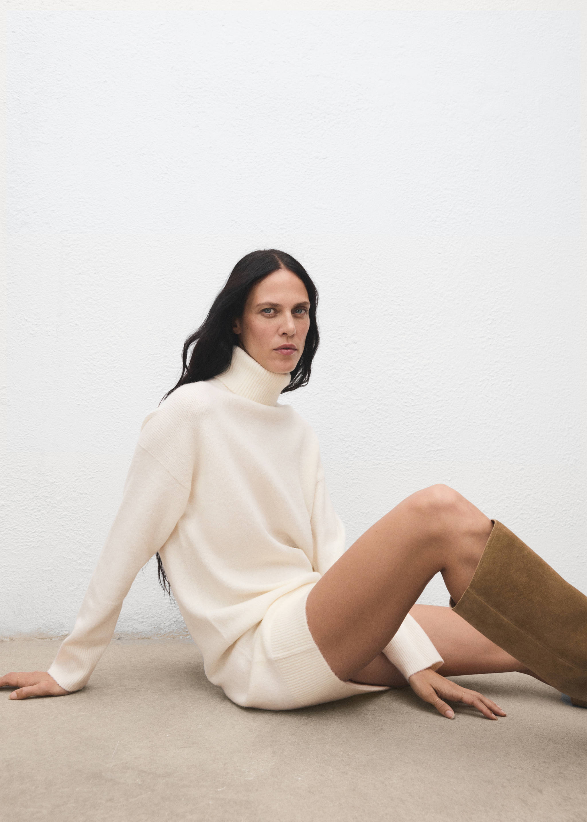 Knitted turtleneck dress - Details of the article 2