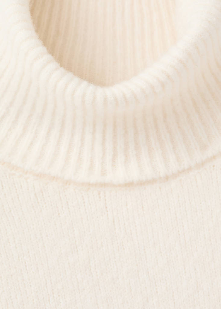 Knitted turtleneck dress — Ecru